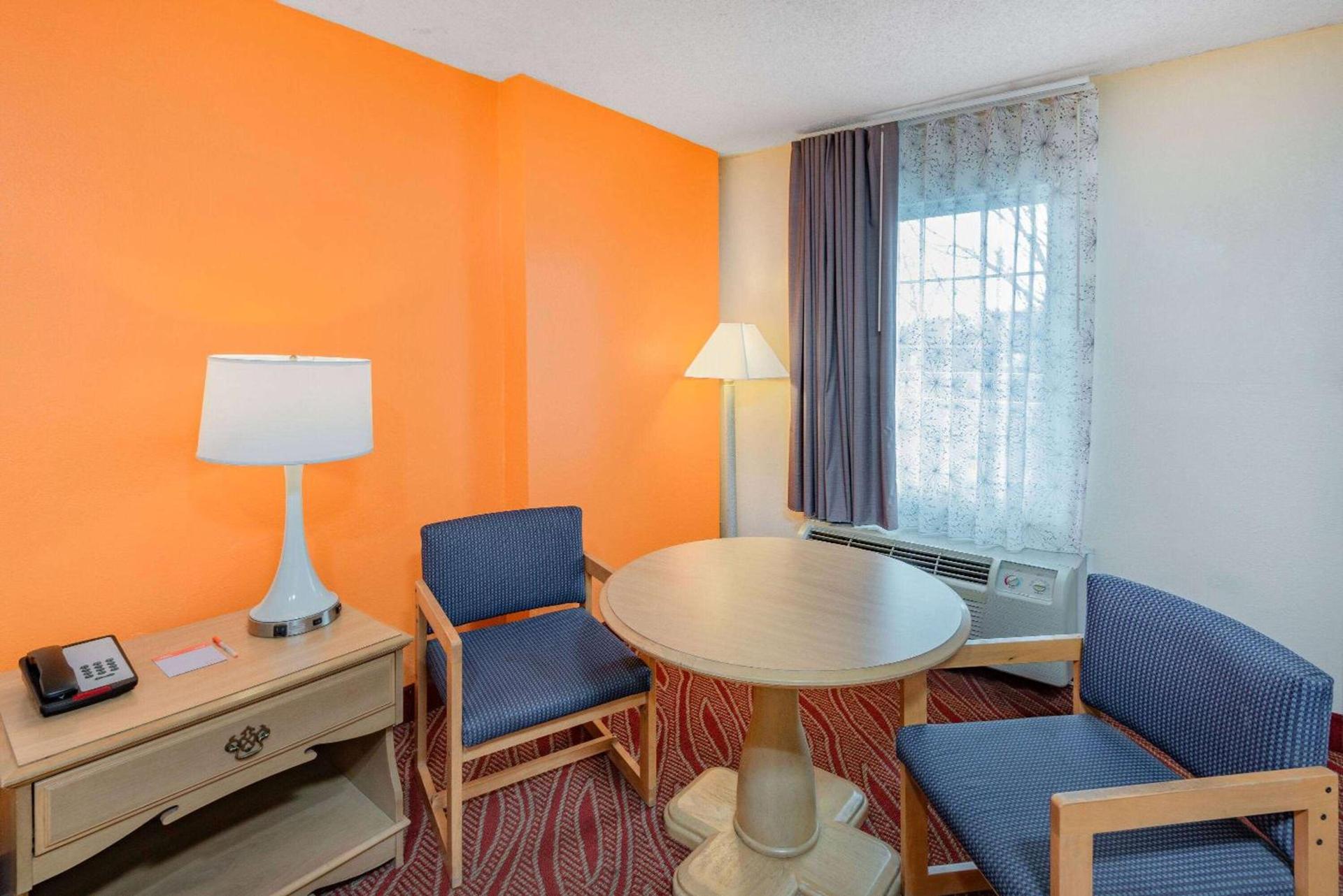 Howard Johnson by Wyndham Staunton photo 29