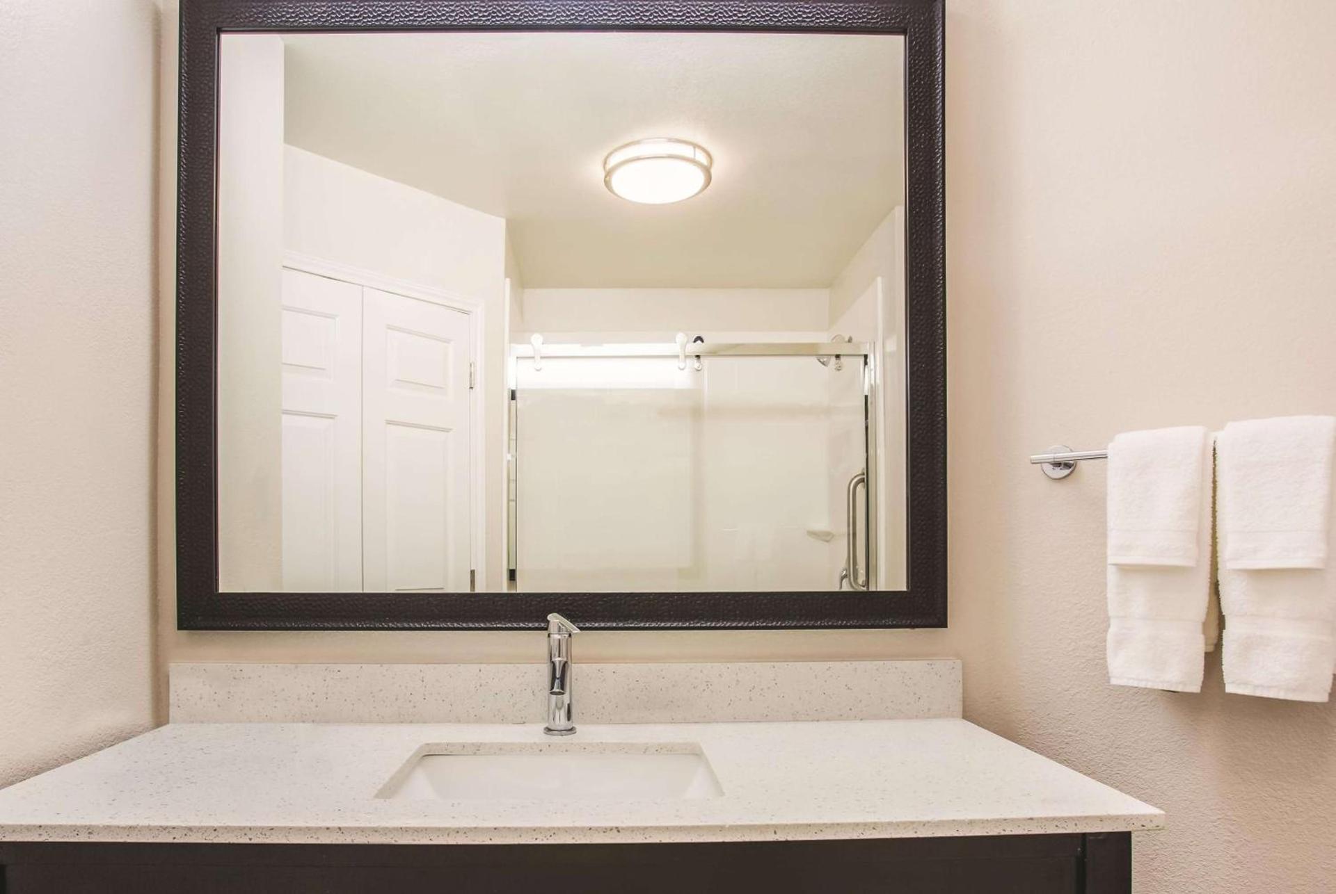 La Quinta by Wyndham Las Vegas Summerlin Tech photo 21