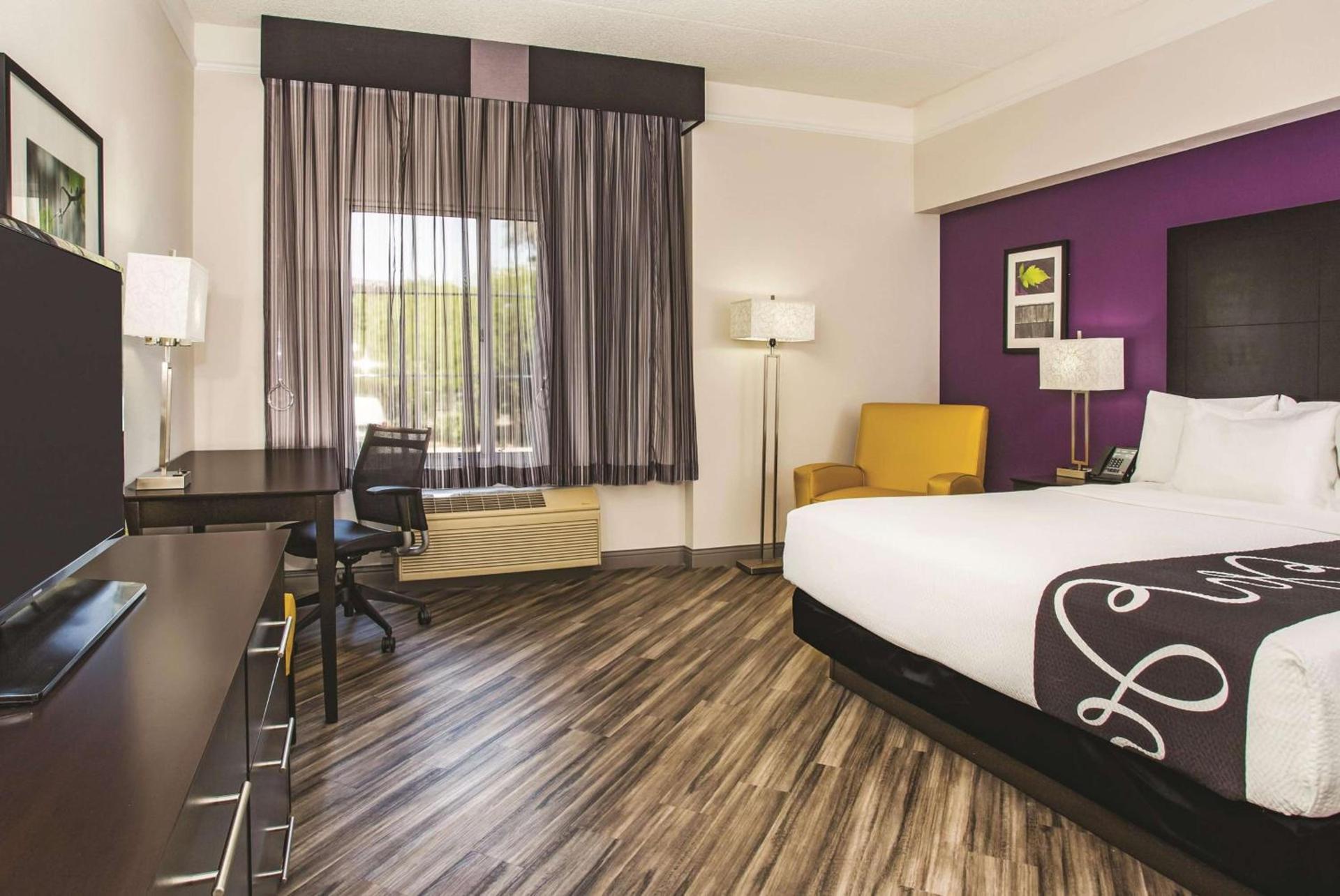 La Quinta by Wyndham Las Vegas Summerlin Tech photo 15