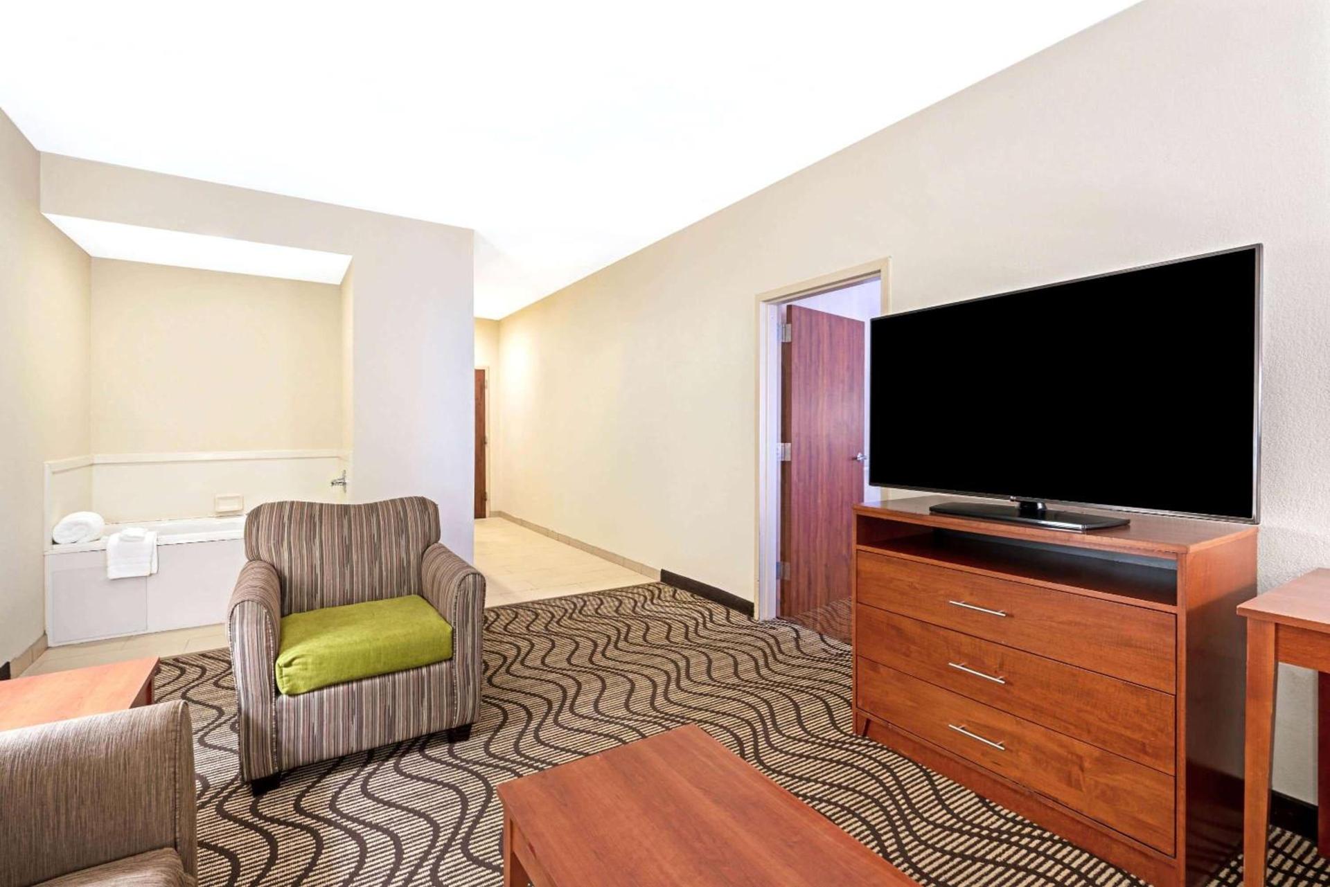 La Quinta by Wyndham Midwest City - Tinker AFB photo 25