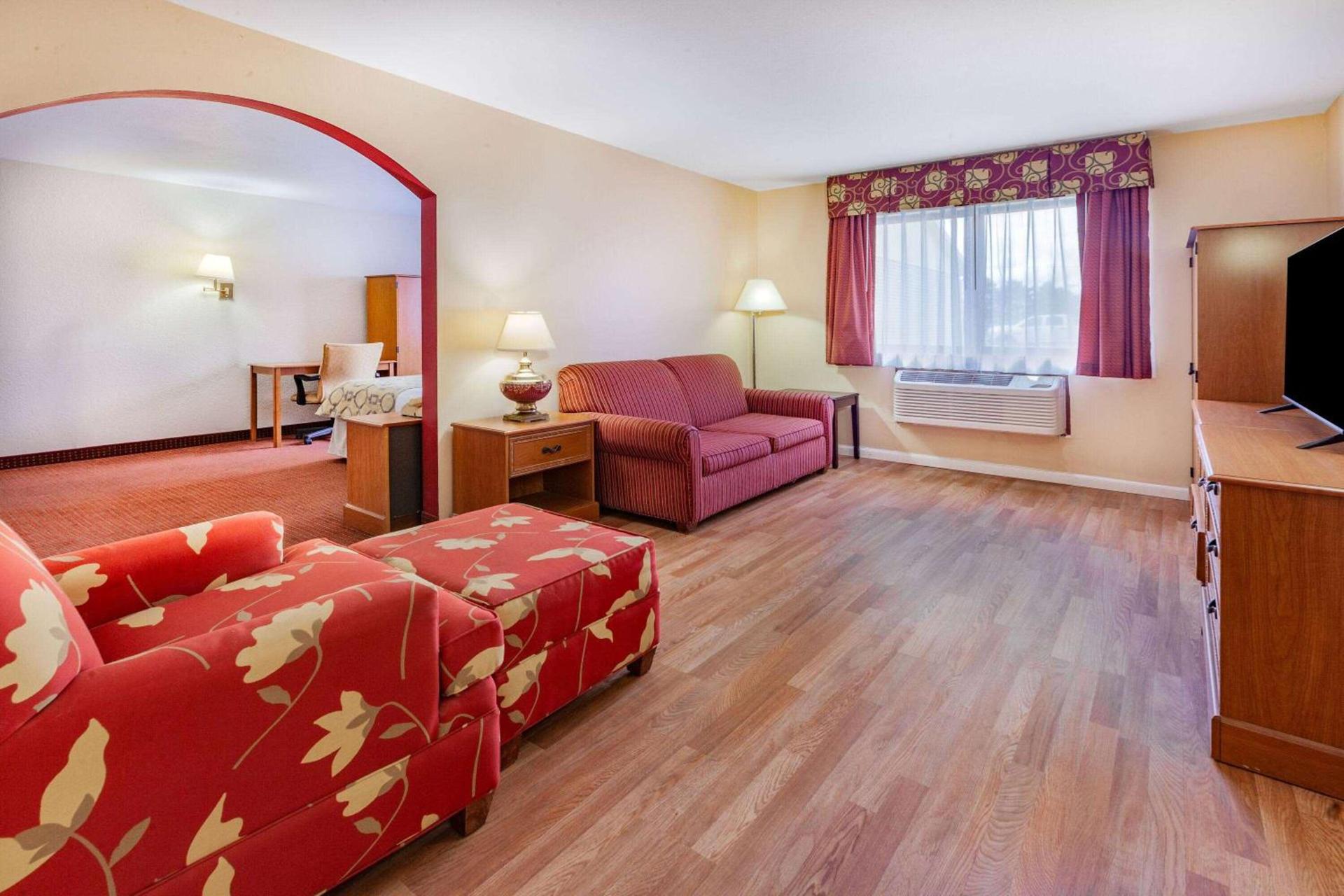 Baymont by Wyndham Perrysburg-Toledo photo 18