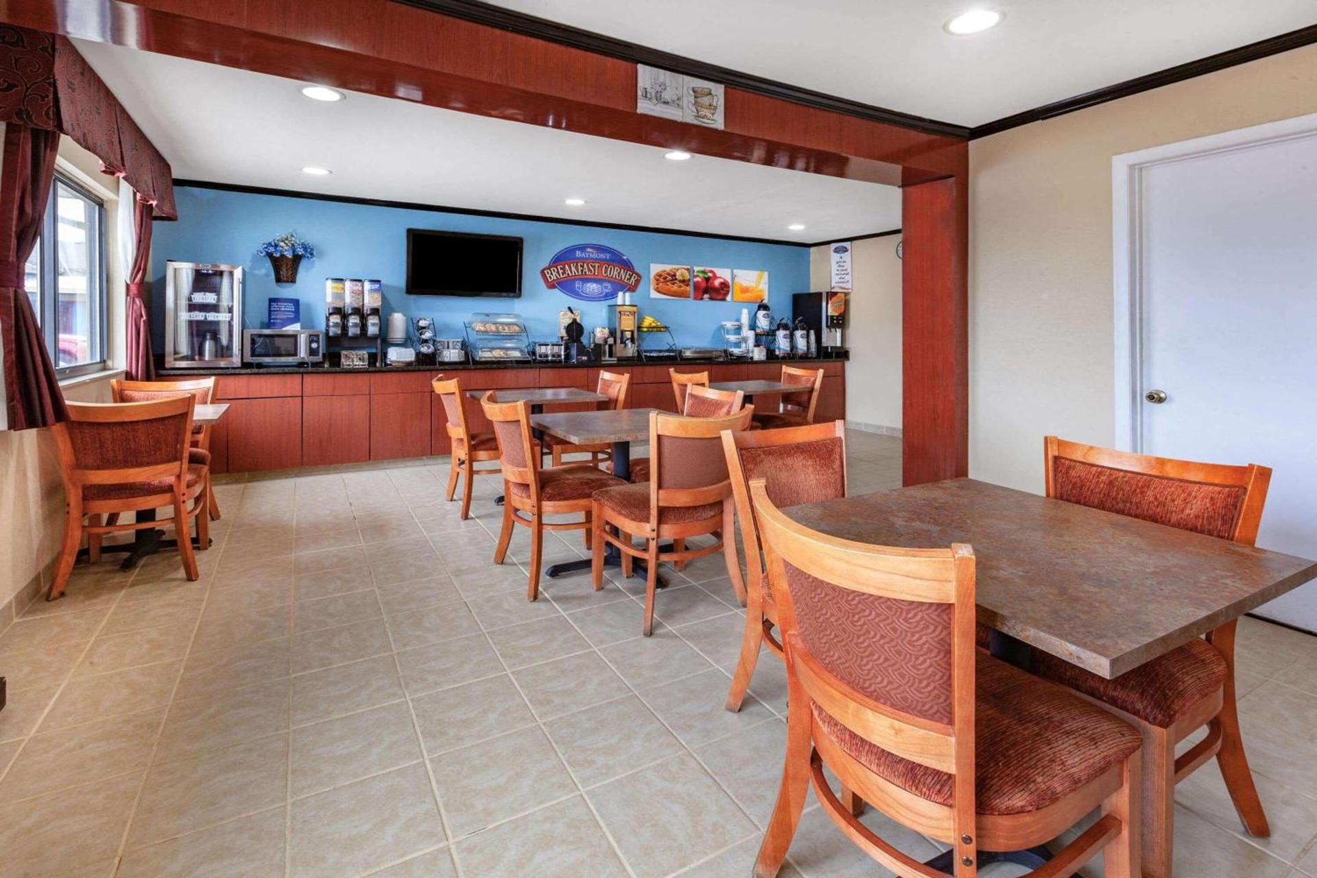 Baymont by Wyndham Perrysburg-Toledo photo 23