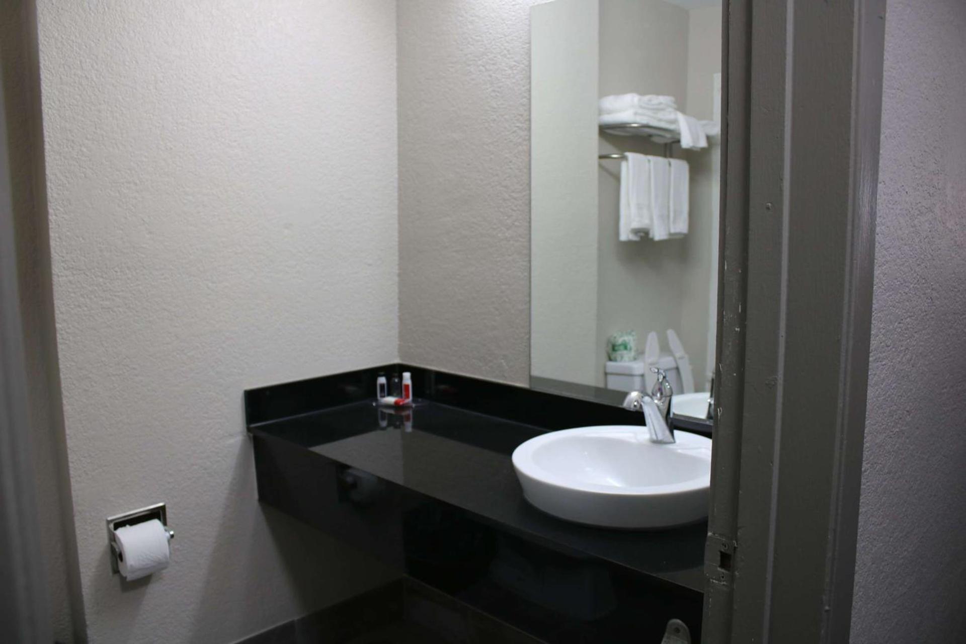 Days Inn by Wyndham Waco University Area photo 22