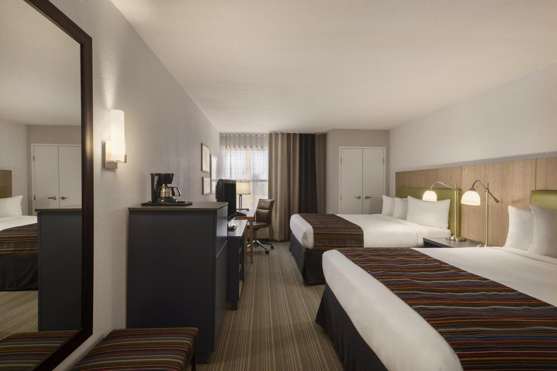 GreenTree Inn & Suites Phoenix Sky Harbor photo 13