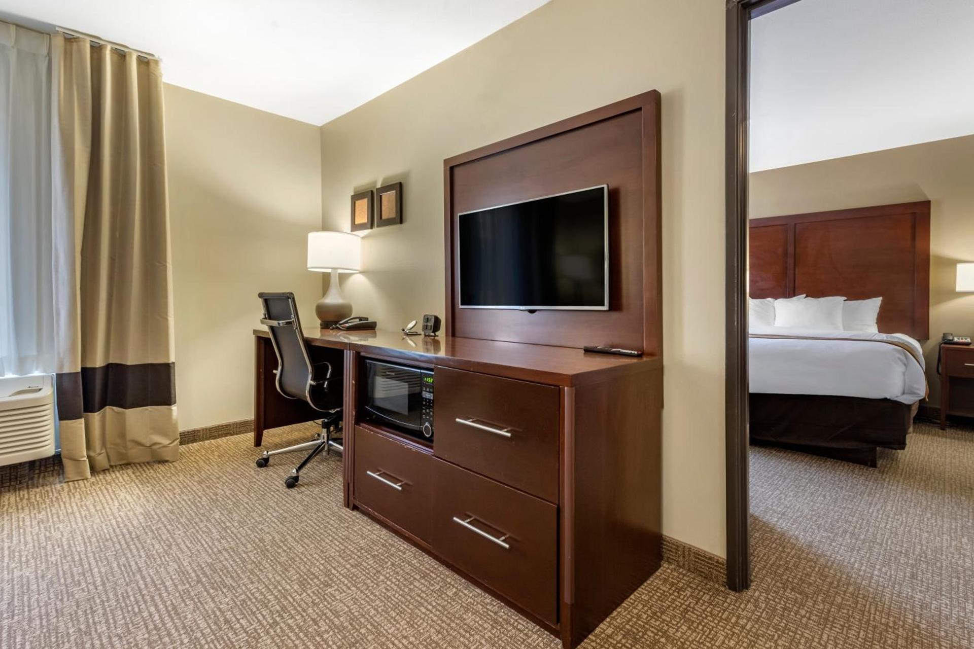 Comfort Suites Bridgeport - Clarksburg photo 45