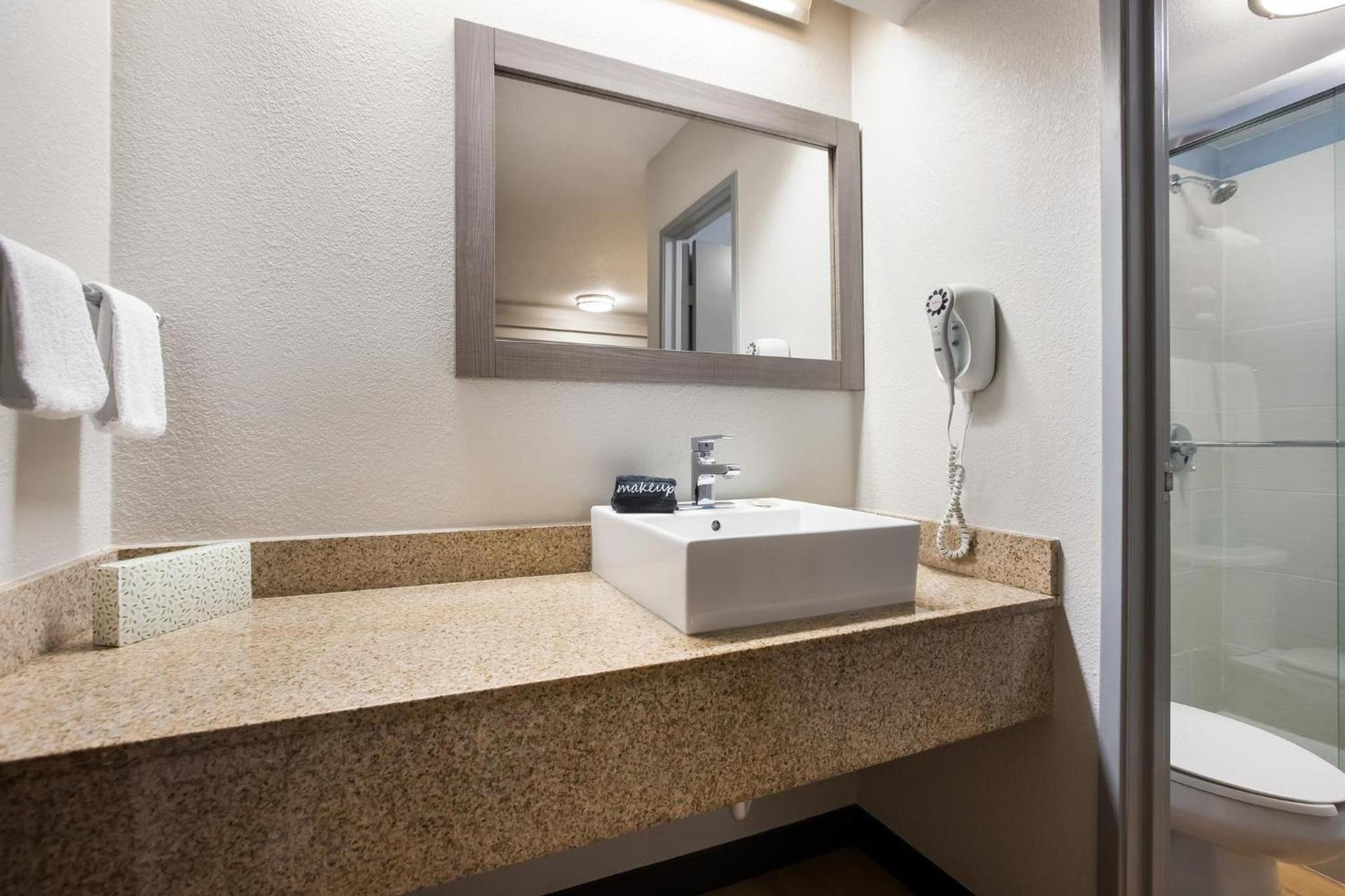 Red Roof Inn Princeton - Ewing photo 17