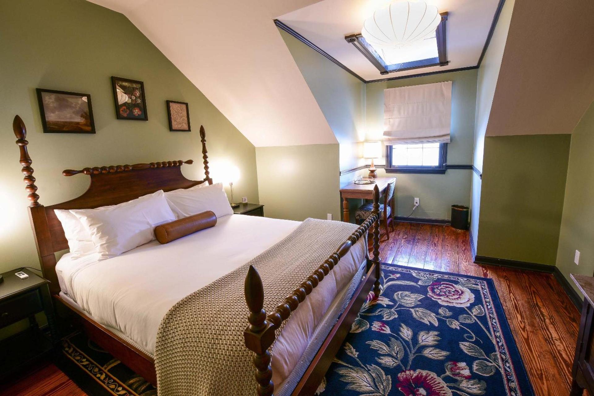 Hideaway Inn Lenox photo 34