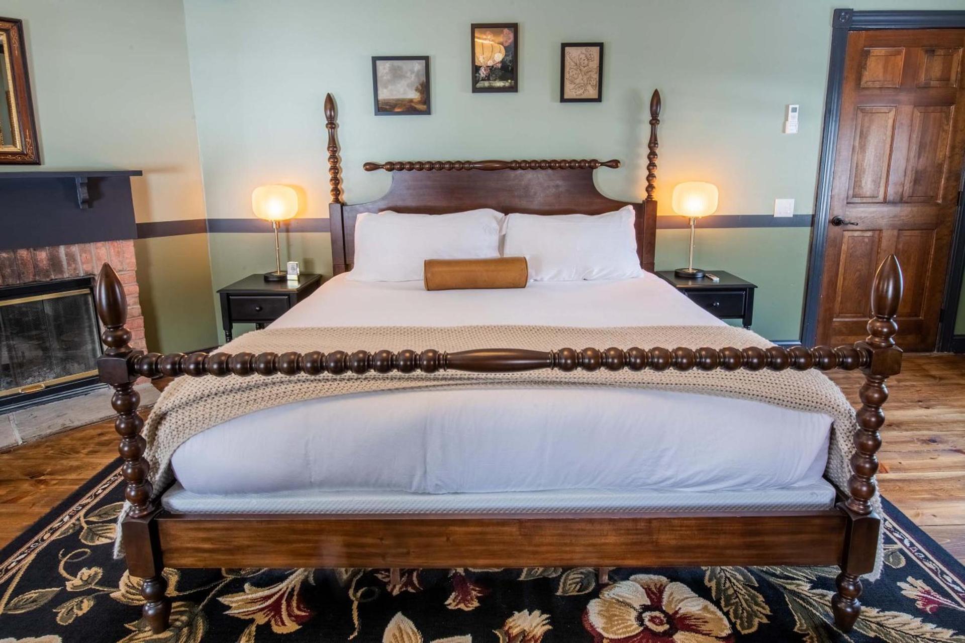 Hideaway Inn Lenox photo 42