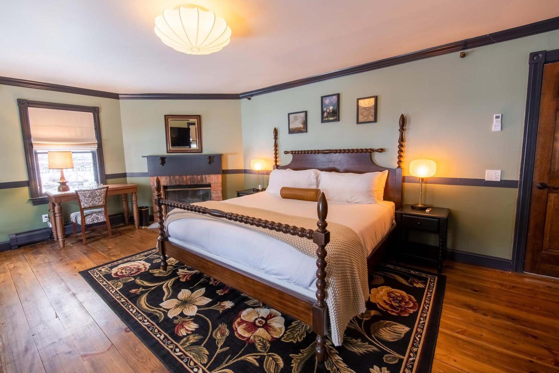 Hideaway Inn Lenox photo 44
