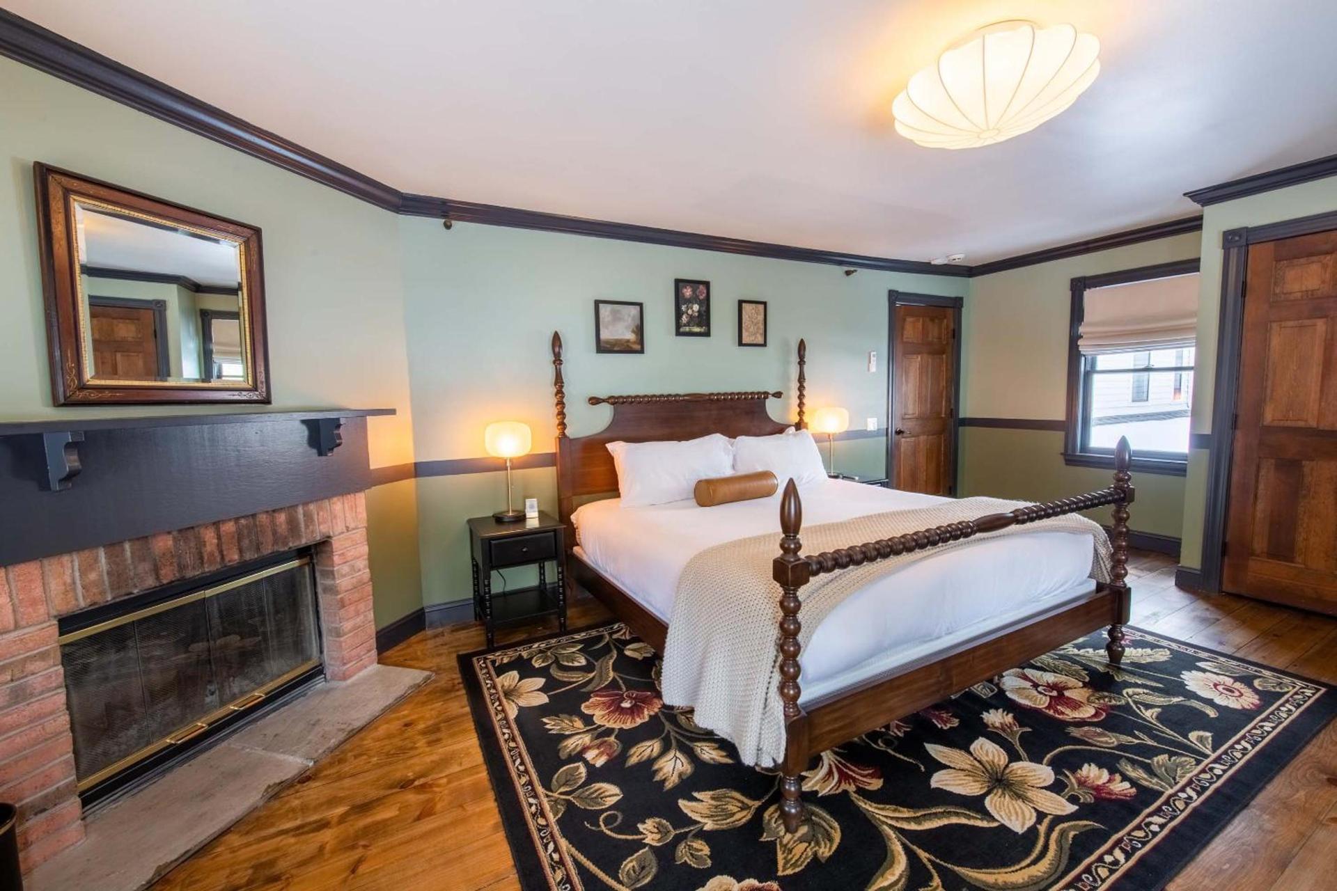 Hideaway Inn Lenox photo 43