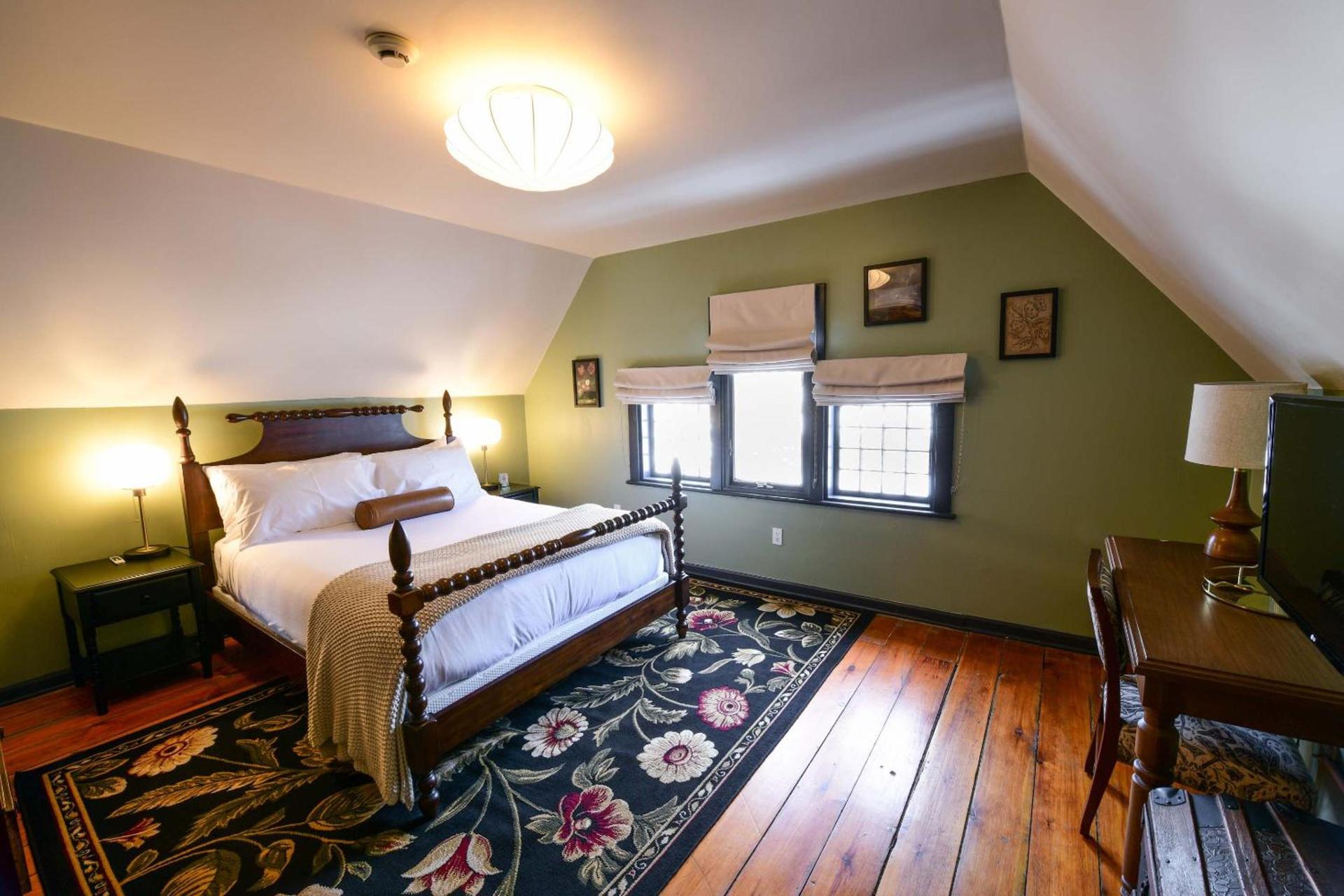Hideaway Inn Lenox photo 46