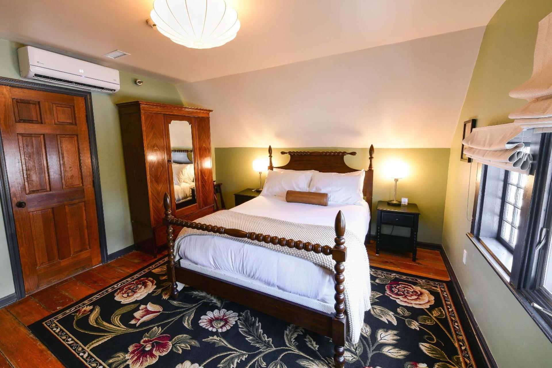 Hideaway Inn Lenox photo 45