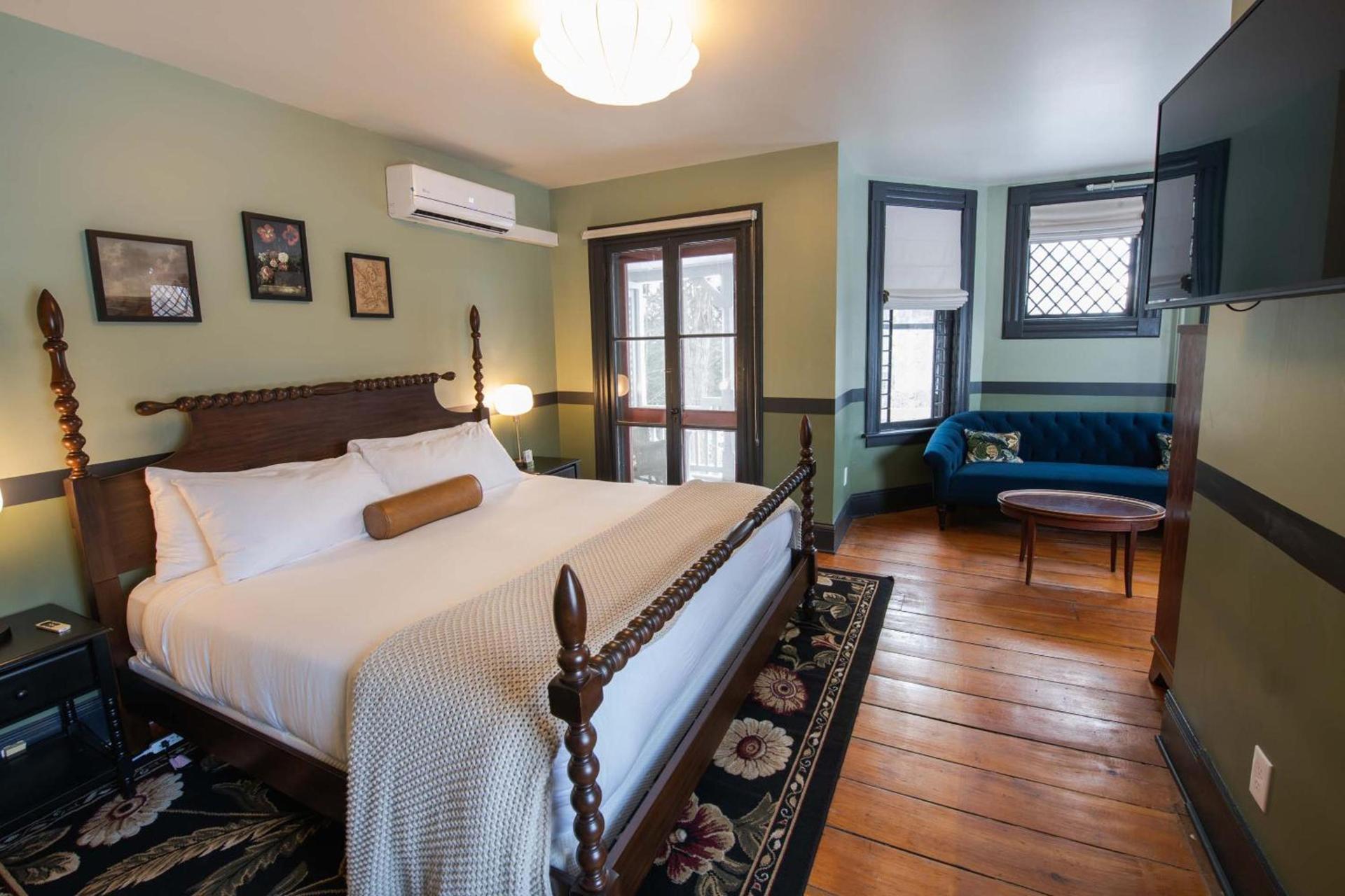 Hideaway Inn Lenox photo 48