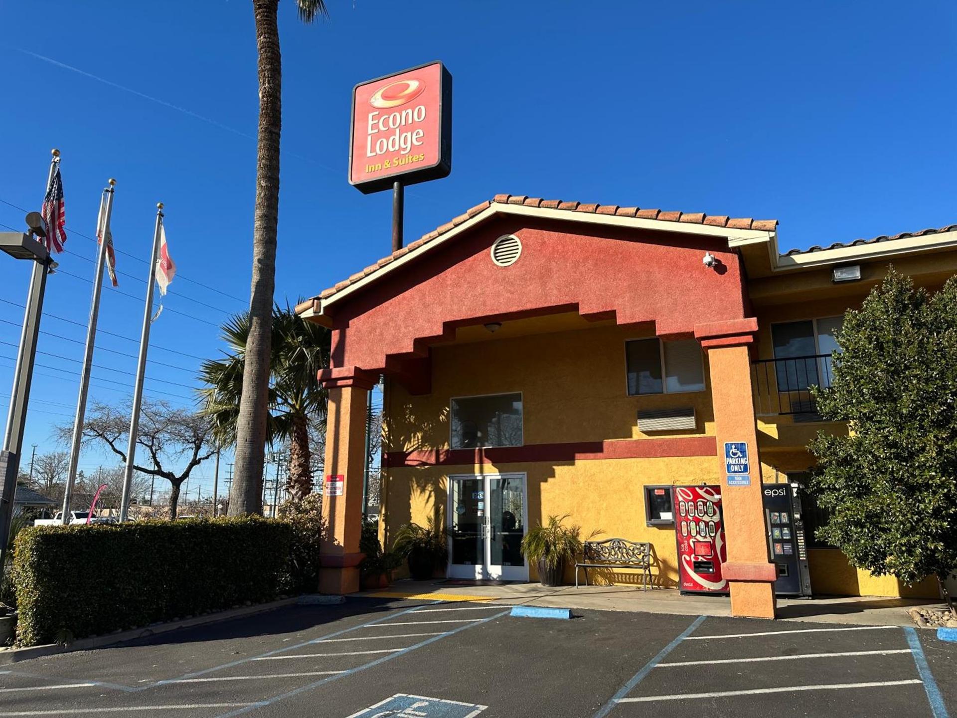 Econo Lodge Inn & Suites Lodi - Wine Country Area photo 2