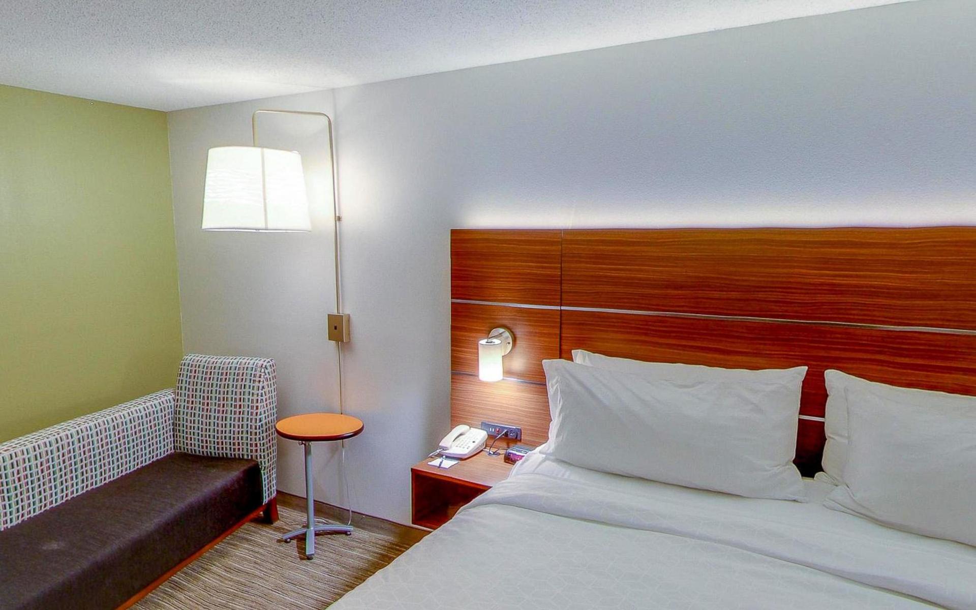 Holiday Inn Express Fort Wayne - East - New Haven by IHG photo 29