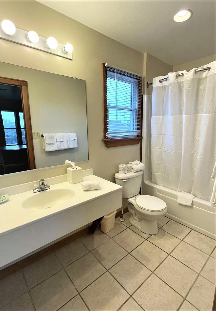 Pony Island Inn photo 12