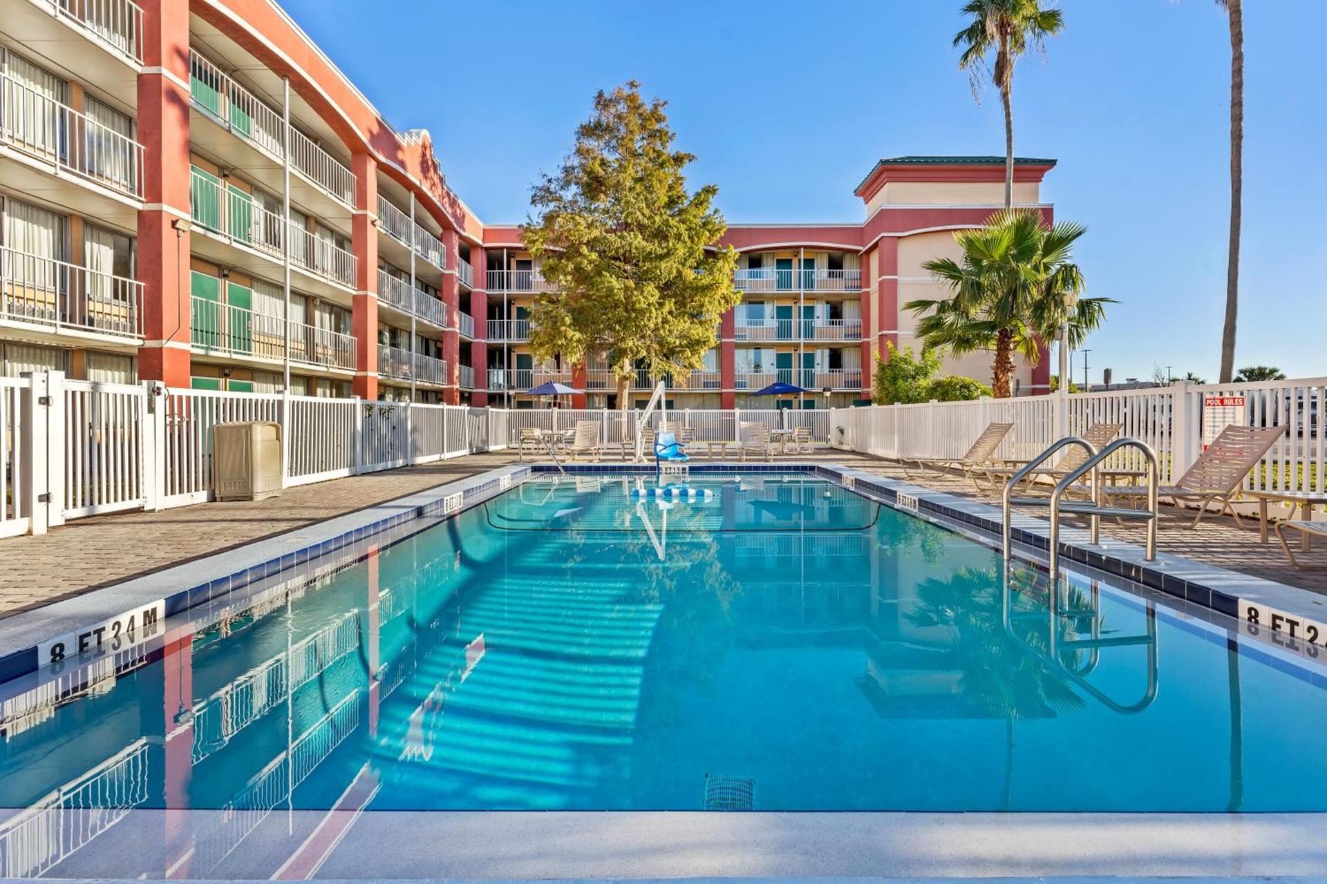 Baymont by Wyndham Orlando North Millenia photo 4
