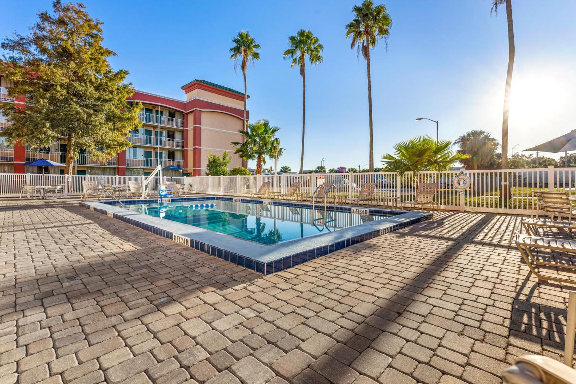 Baymont by Wyndham Orlando North Millenia photo 9