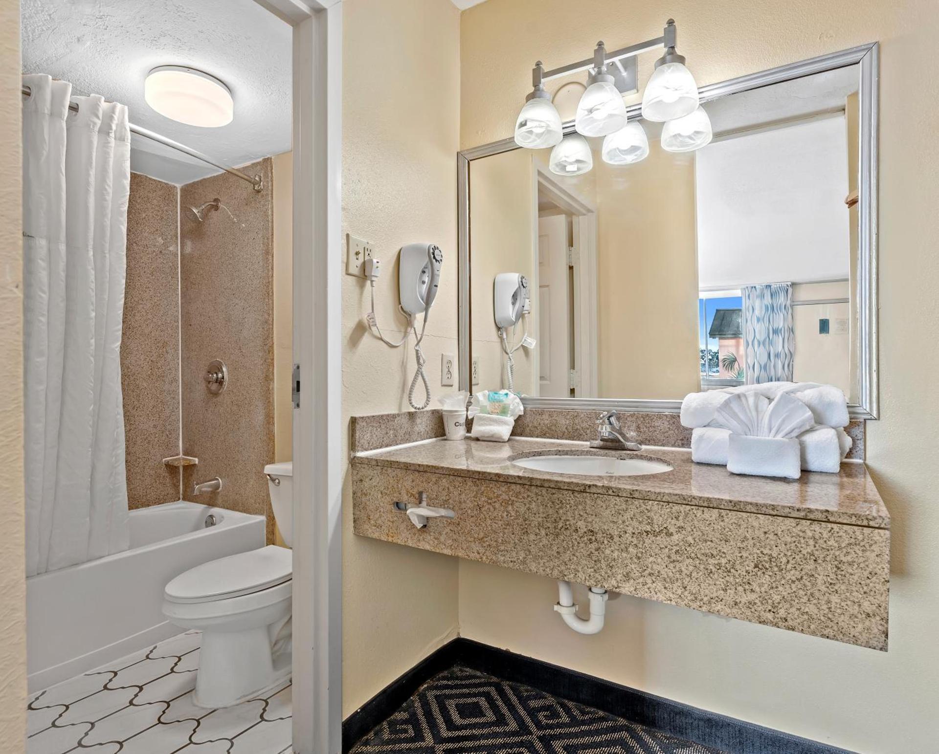 Baymont by Wyndham Orlando North Millenia photo 8