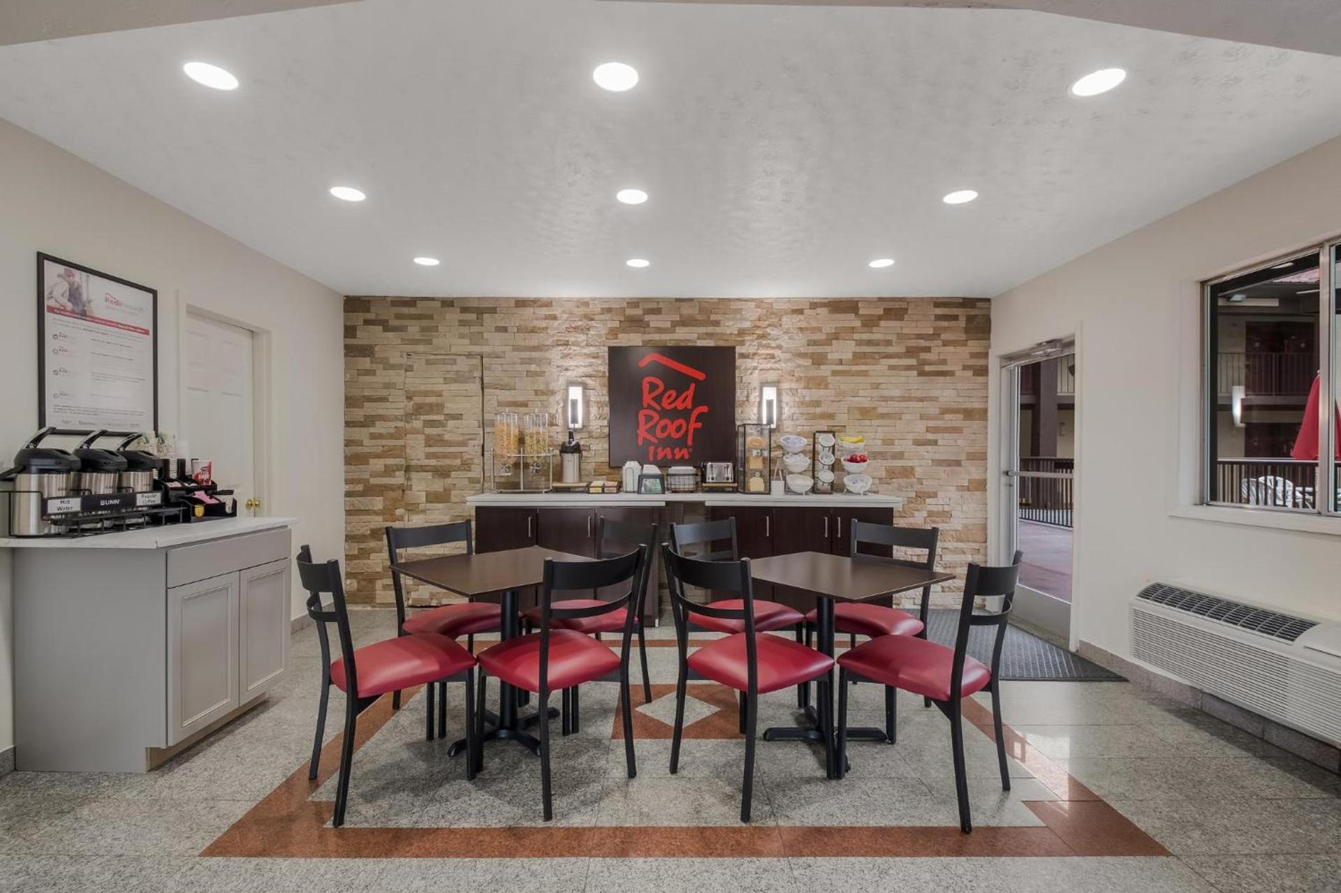Red Roof Inn Crossville photo 12