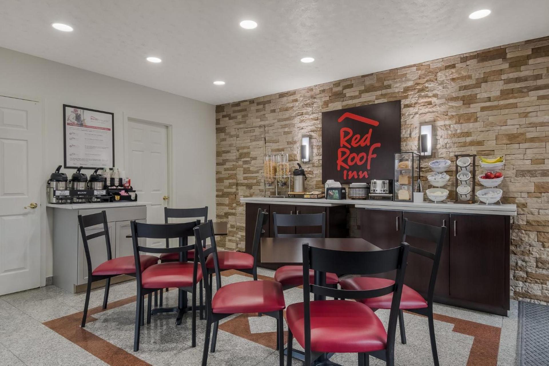 Red Roof Inn Crossville photo 11