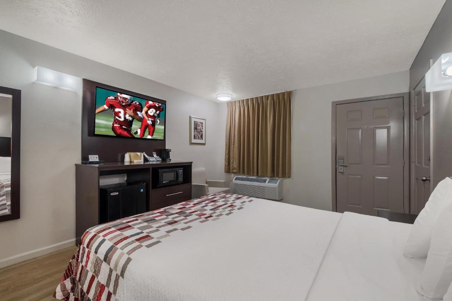 Red Roof Inn Crossville photo 26
