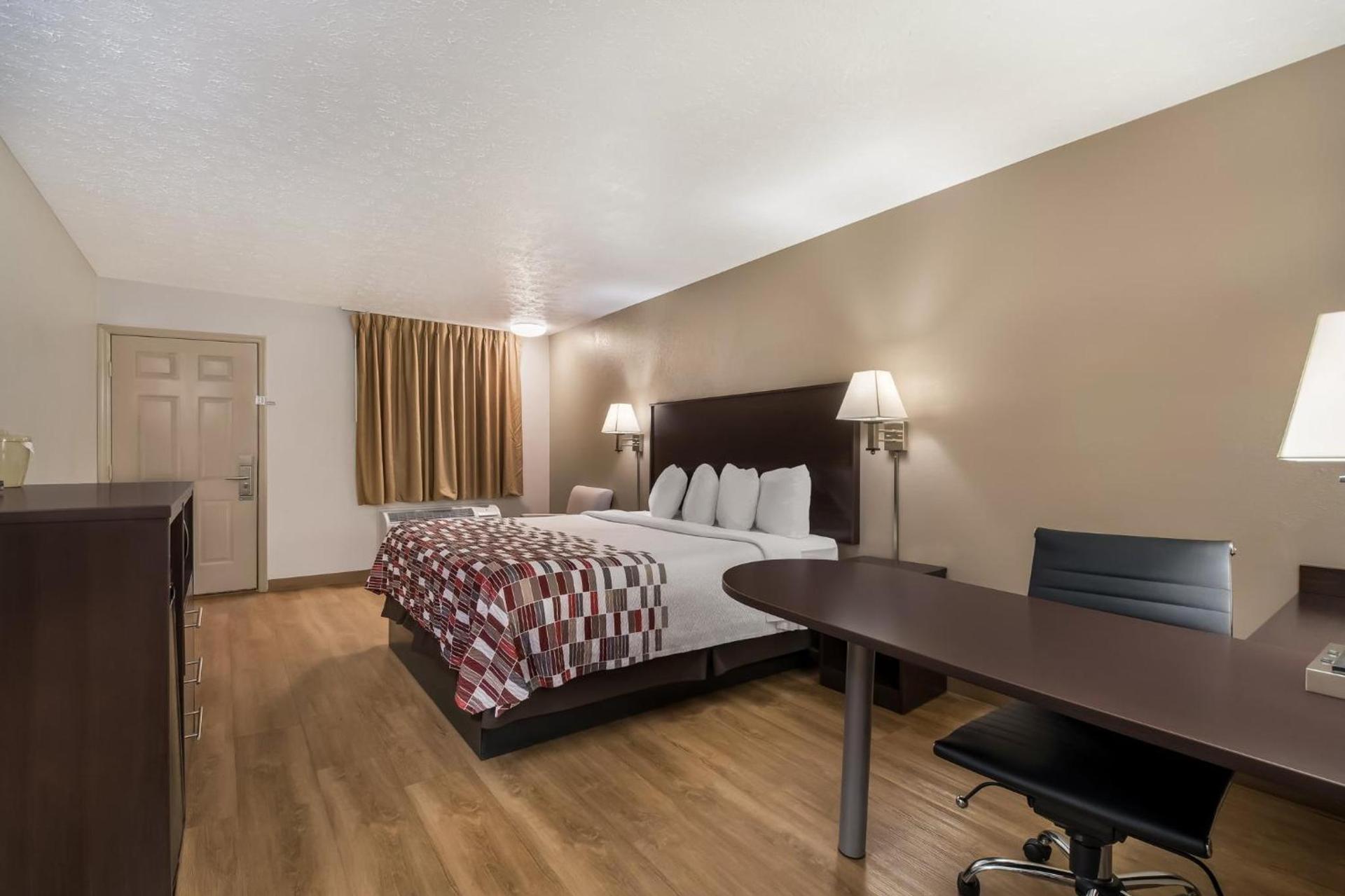 Red Roof Inn Crossville photo 15