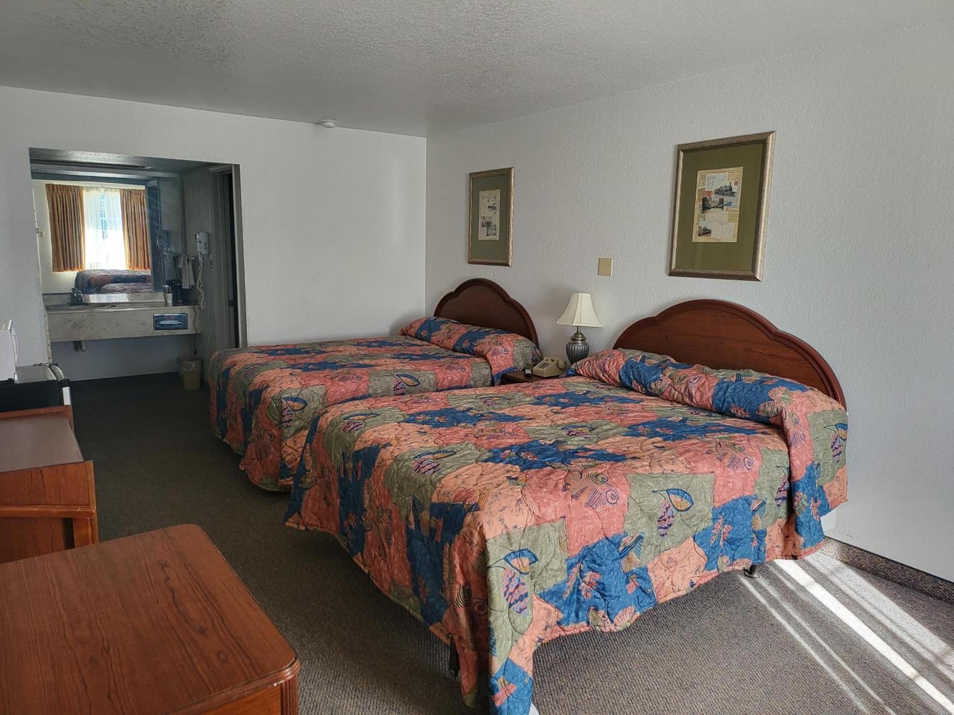 Blue Ribbon Inn and Suites photo 18