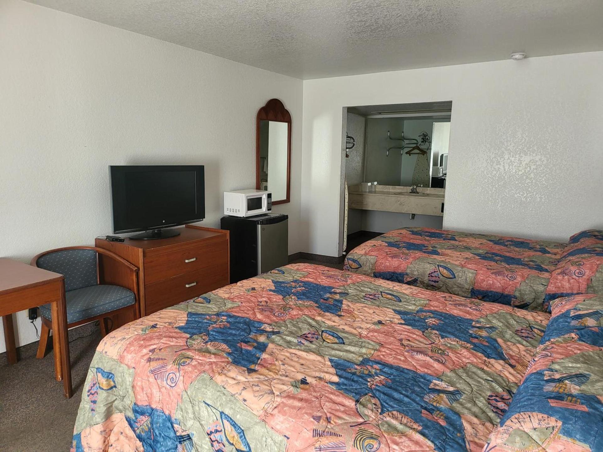 Blue Ribbon Inn and Suites photo 19