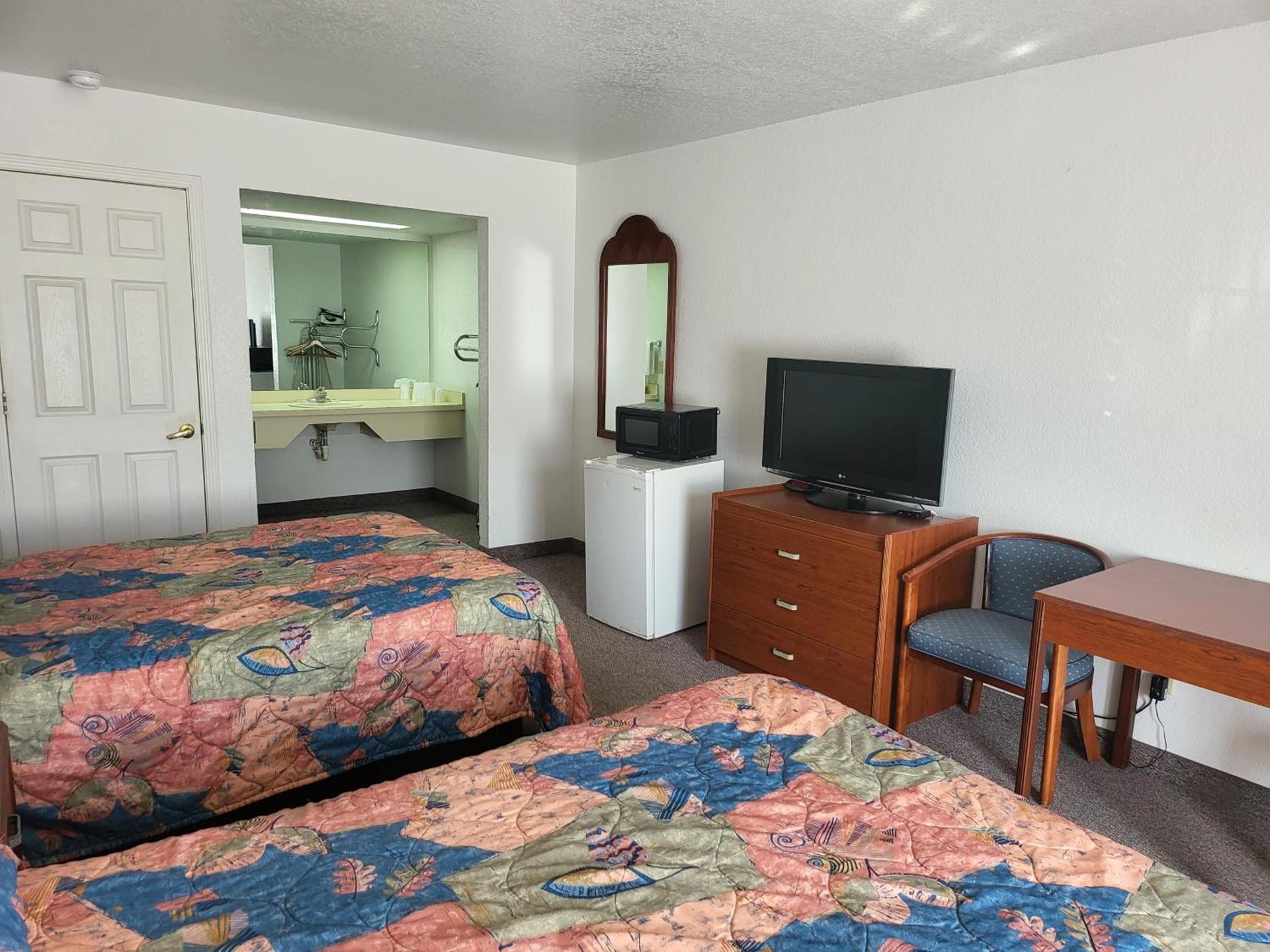 Blue Ribbon Inn and Suites photo 7