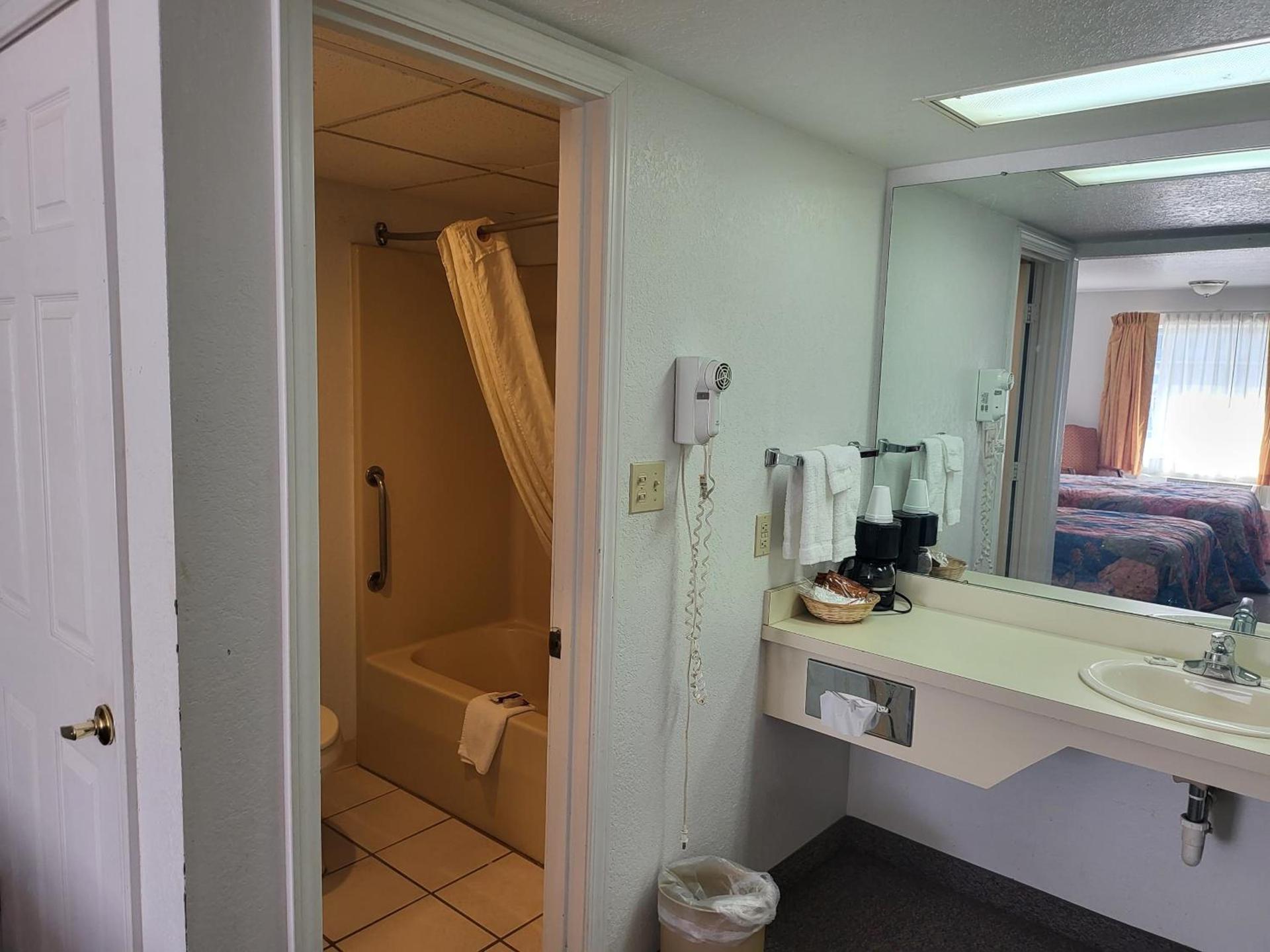 Blue Ribbon Inn and Suites photo 20