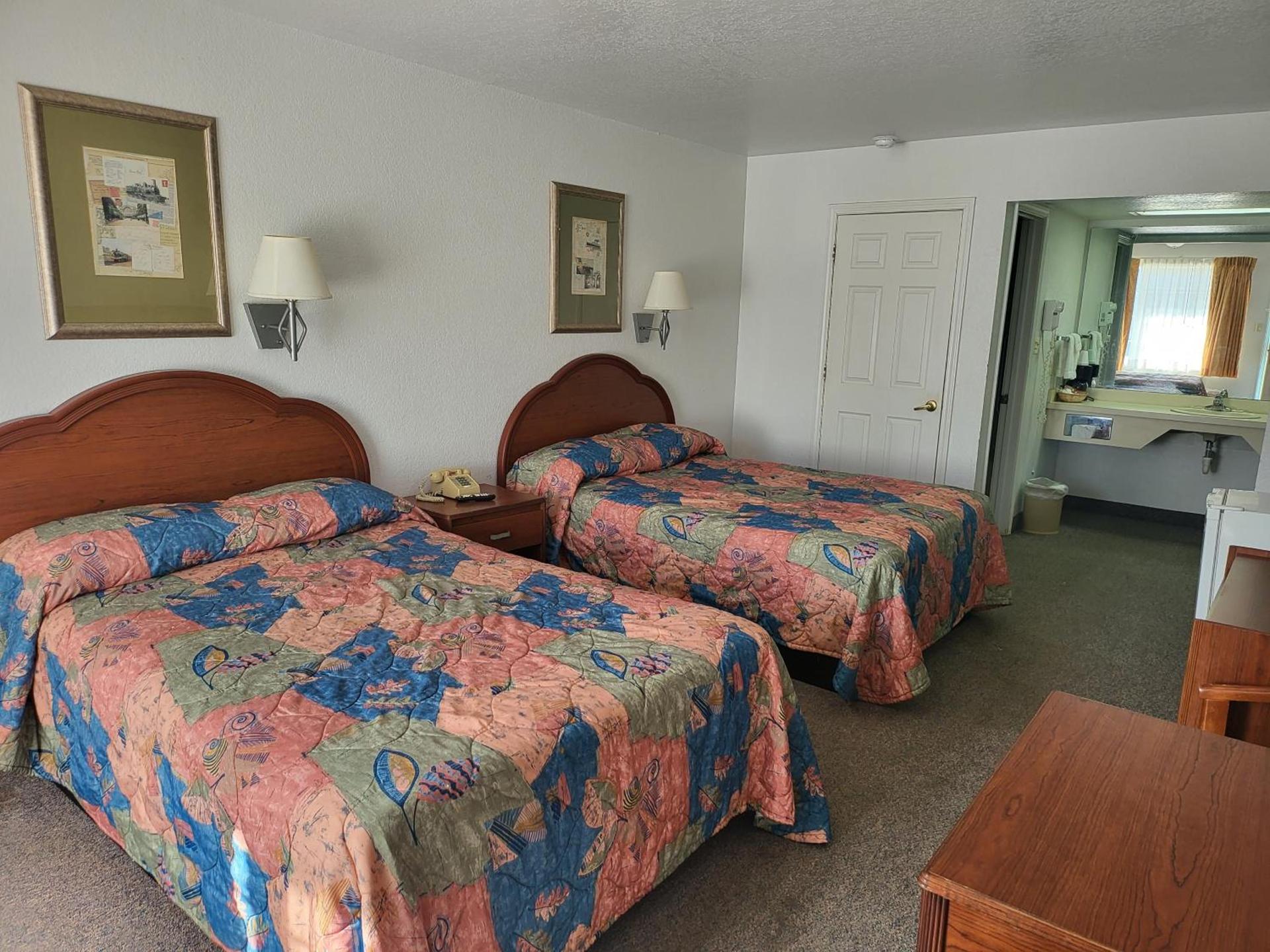 Blue Ribbon Inn and Suites photo 5