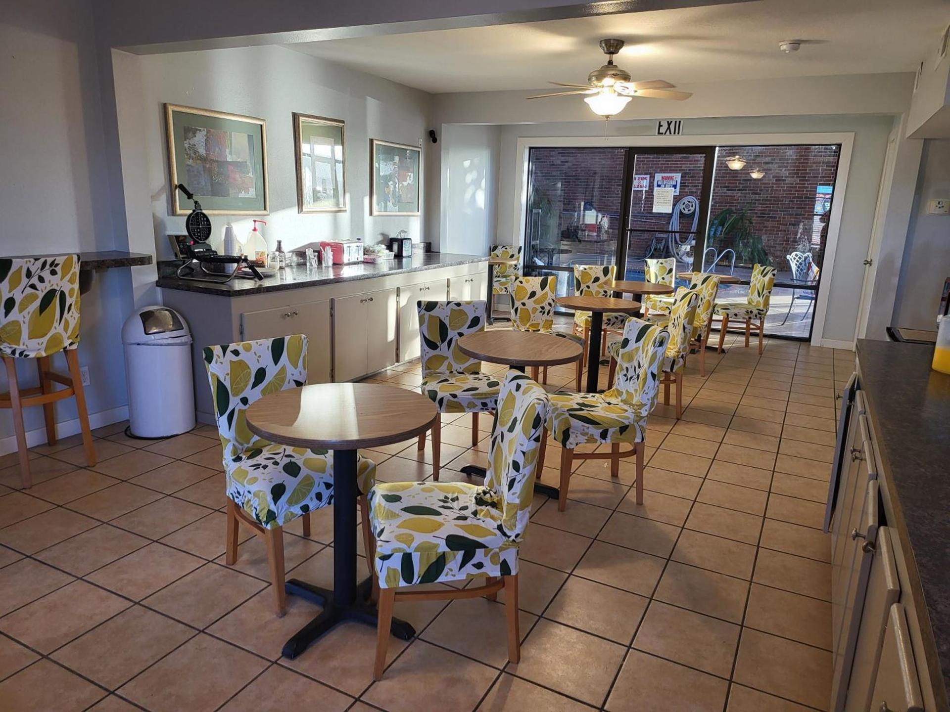 Blue Ribbon Inn and Suites photo 25