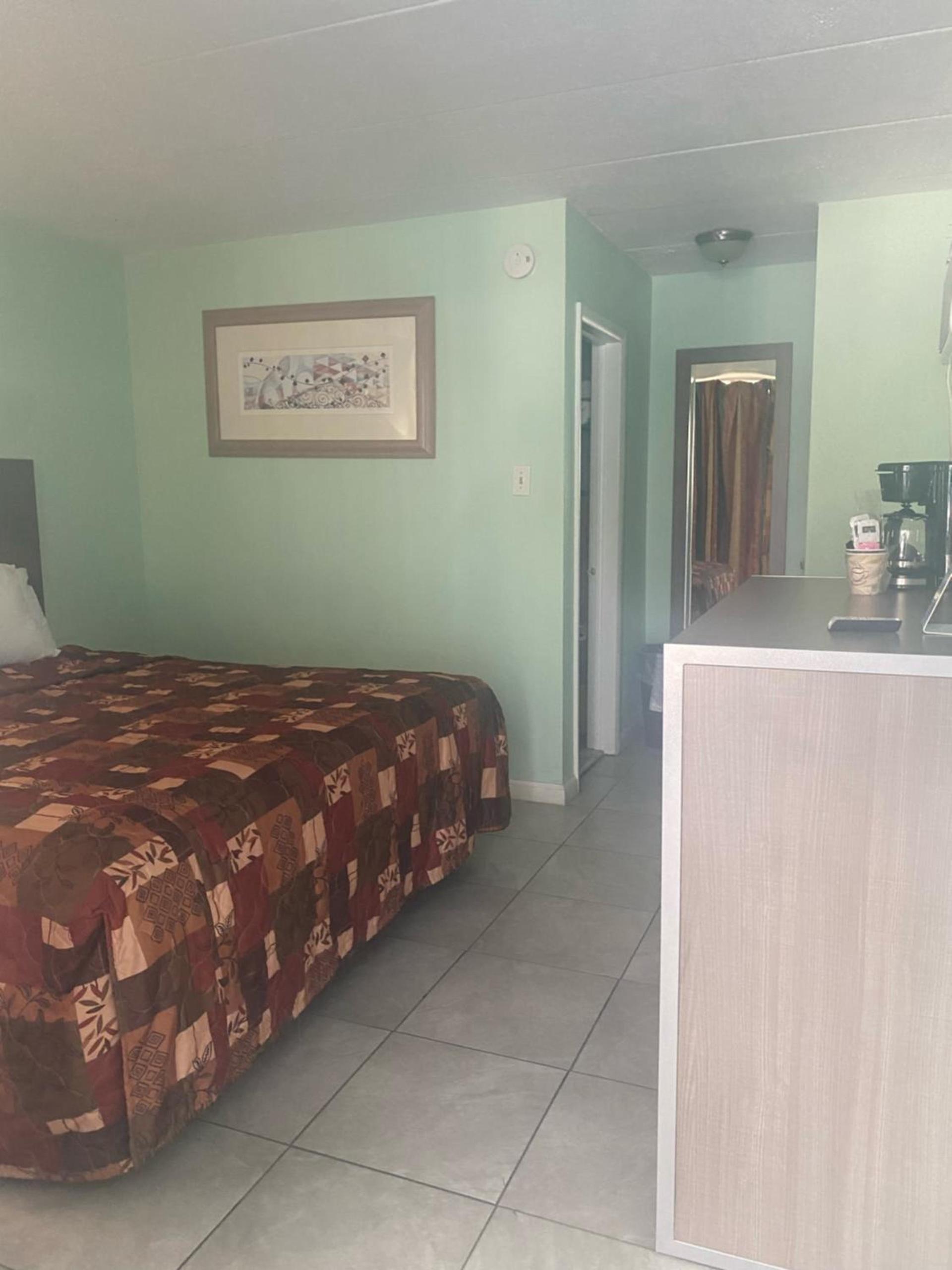 Royal Canadian Motel photo 10