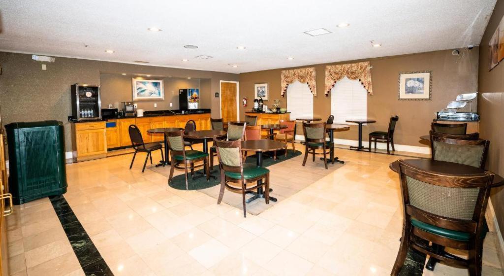 Econo Lodge photo 2