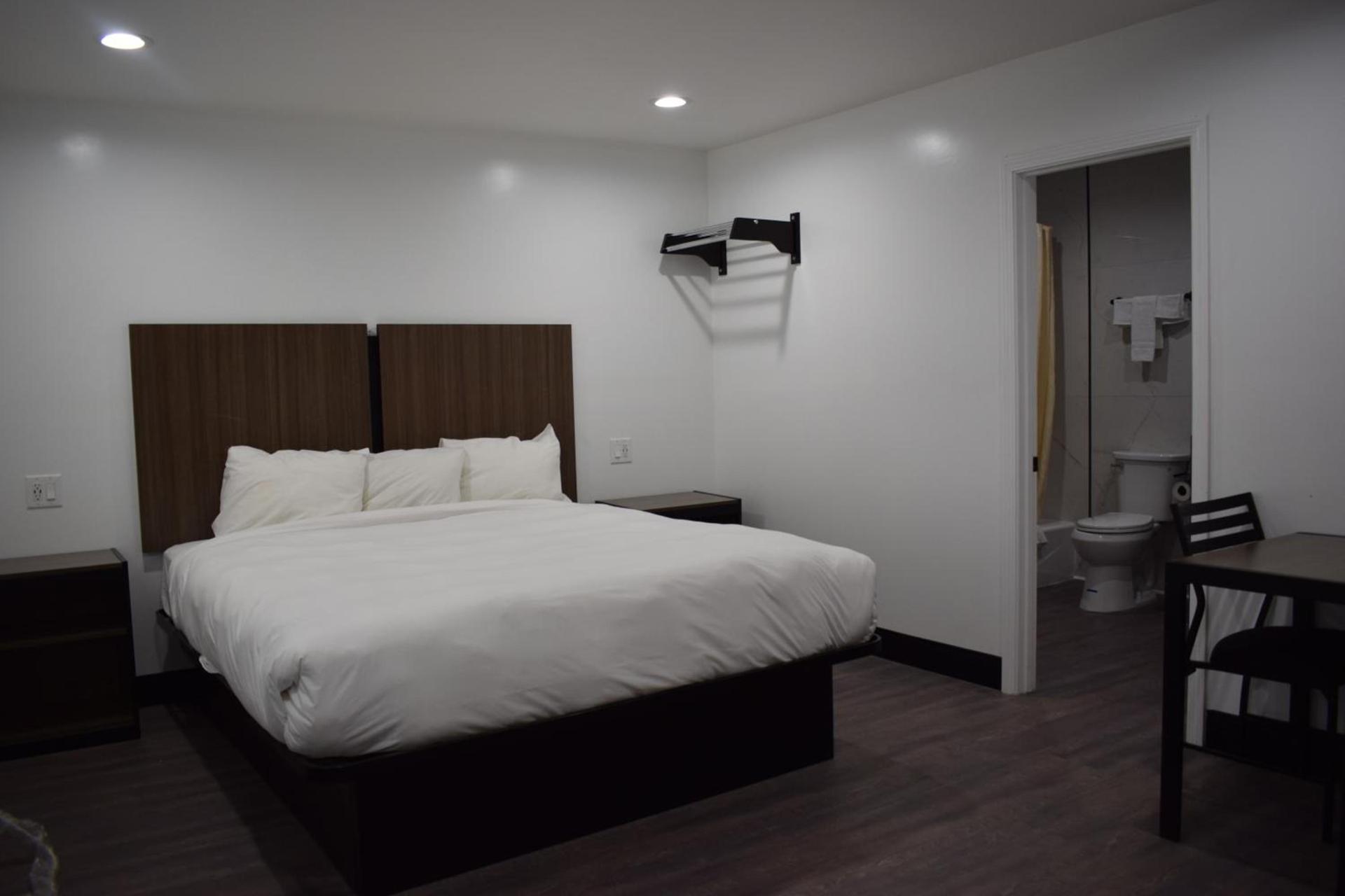 Hyde Park Motel photo 13