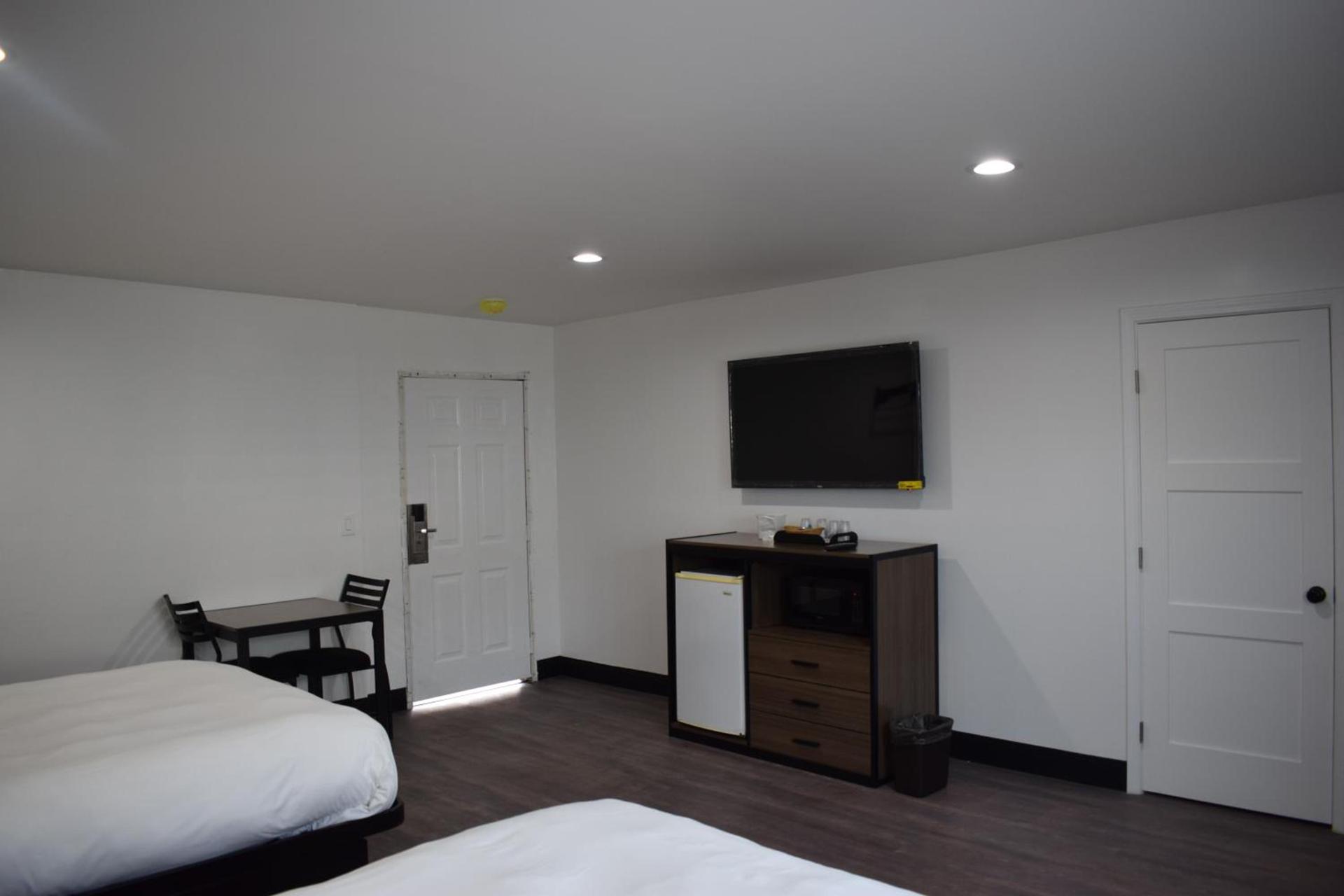 Hyde Park Motel photo 16