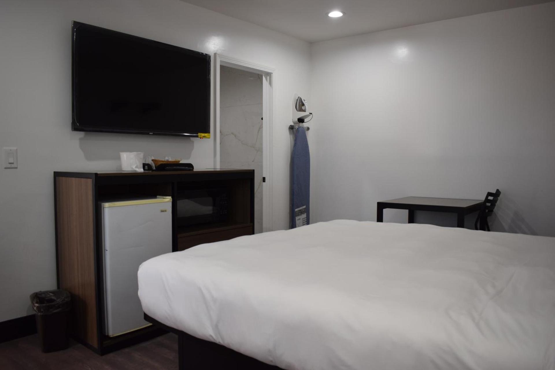 Hyde Park Motel photo 18