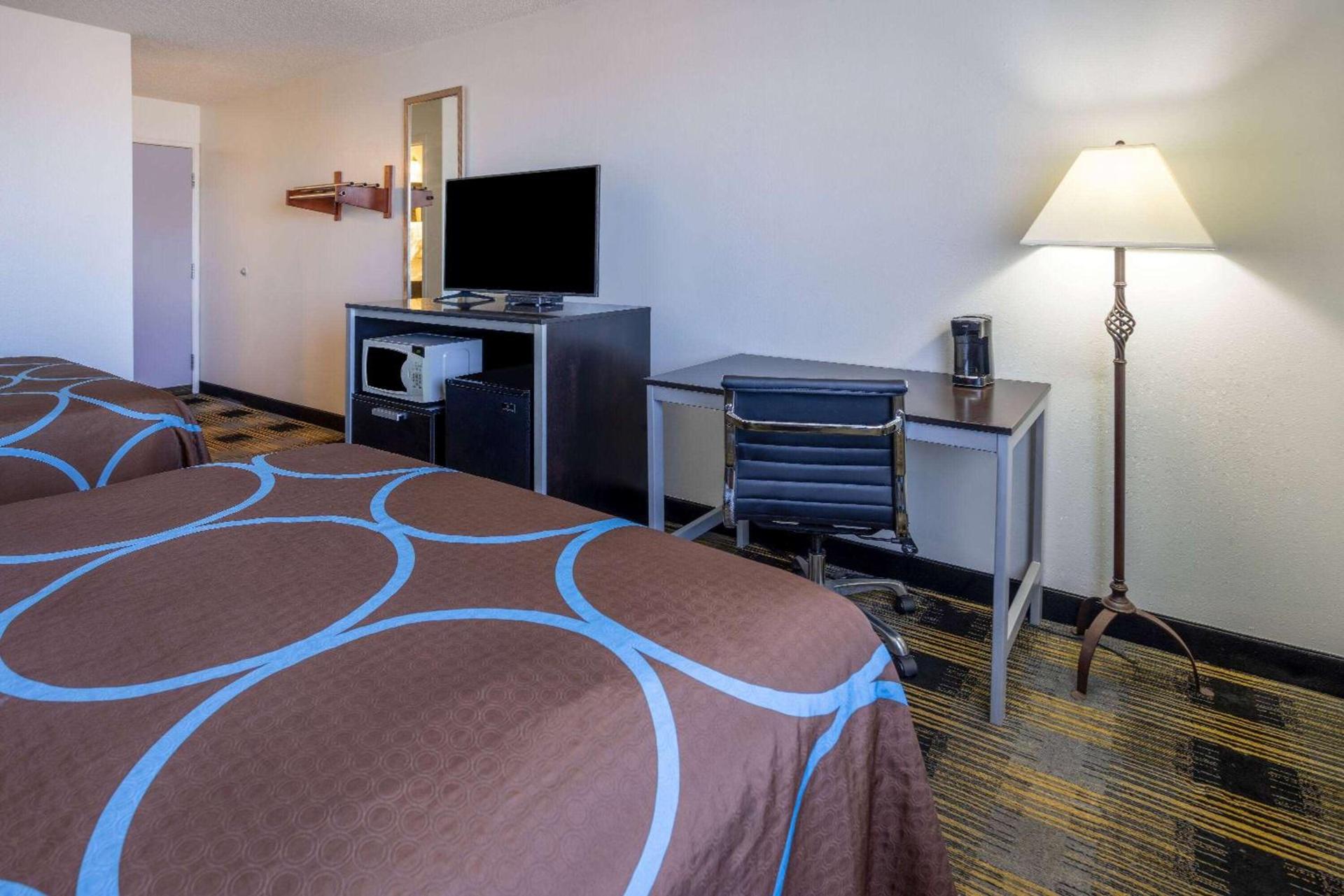Super 8 by Wyndham Villa Rica photo 11
