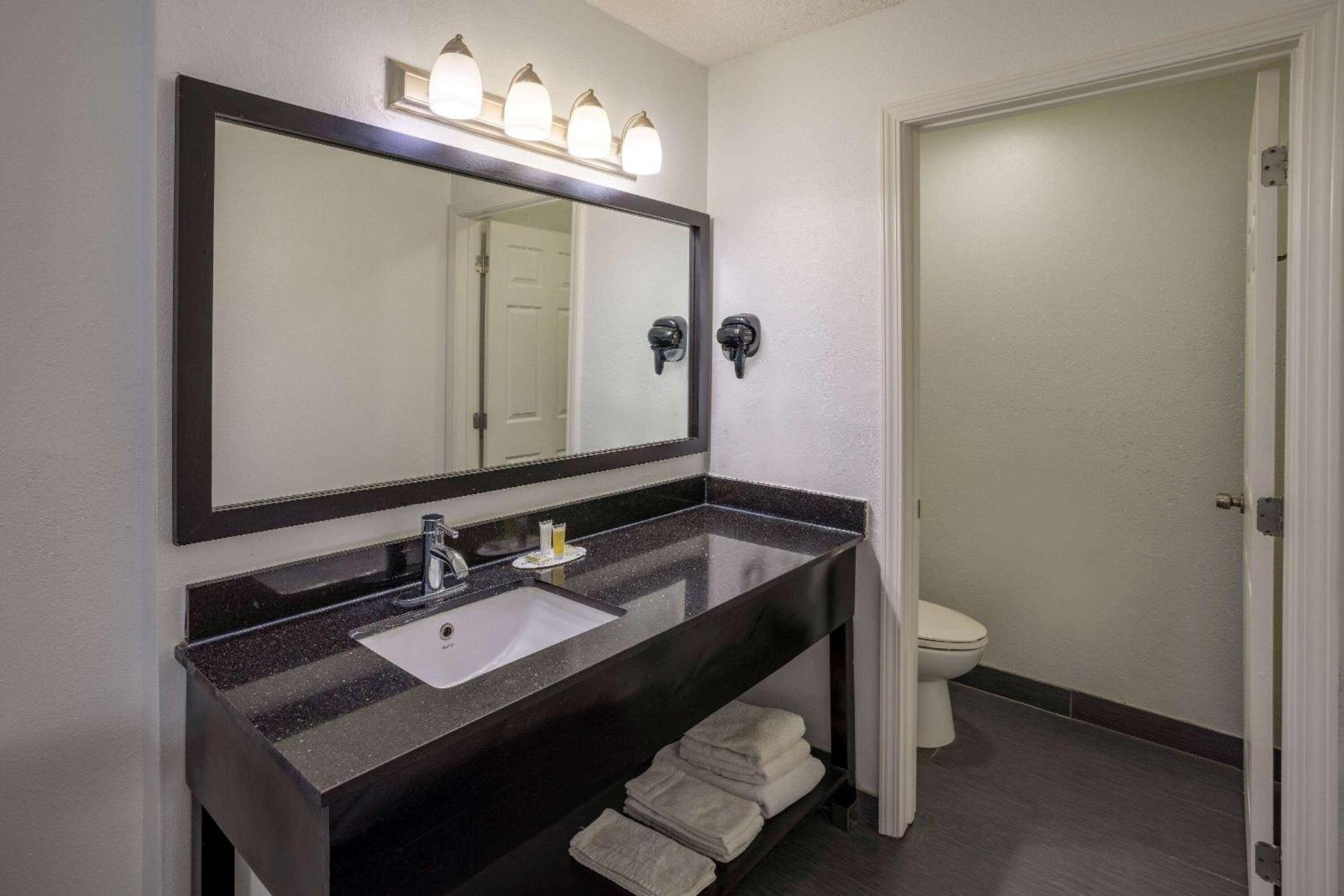Super 8 by Wyndham Villa Rica photo 19