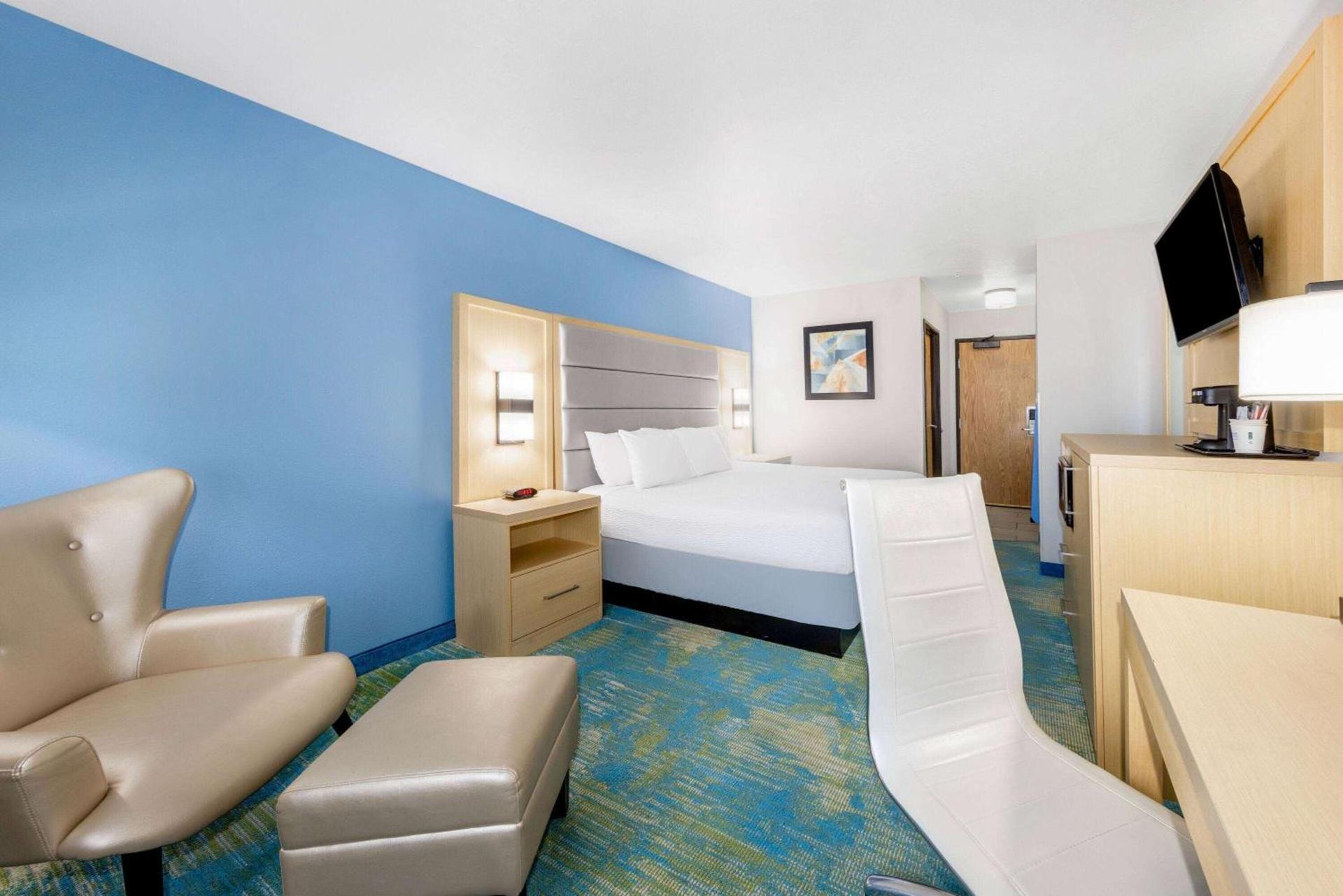 Days Inn by Wyndham Springville photo 12