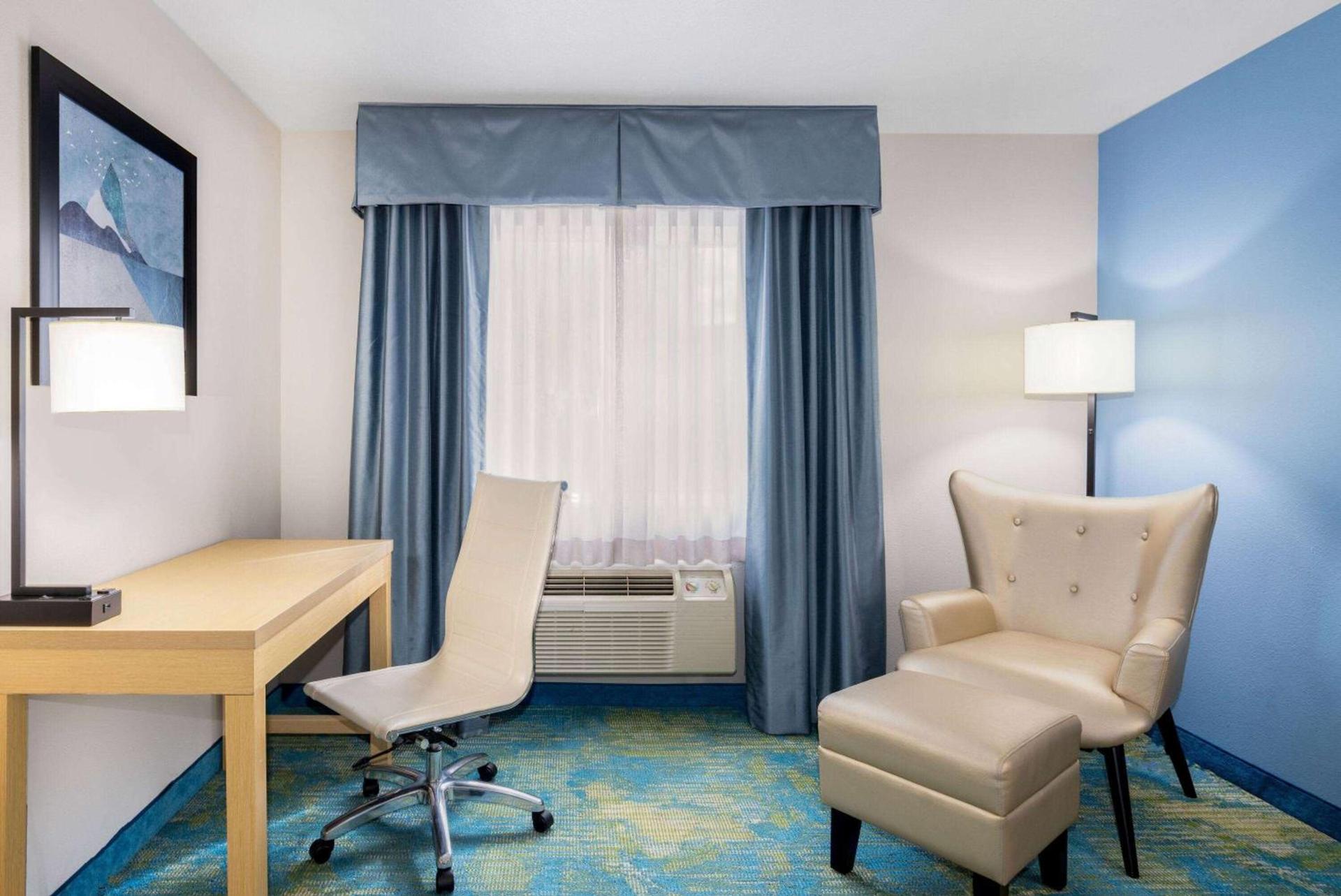 Days Inn by Wyndham Springville photo 13