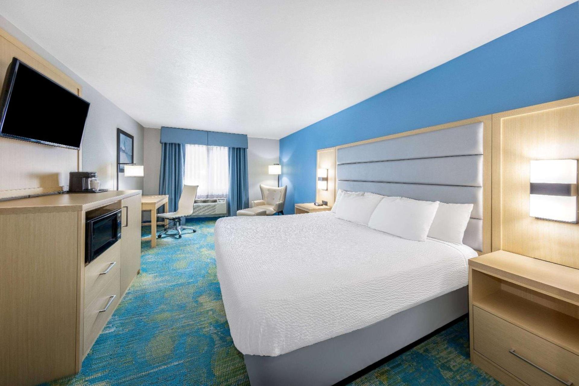 Days Inn by Wyndham Springville photo 14