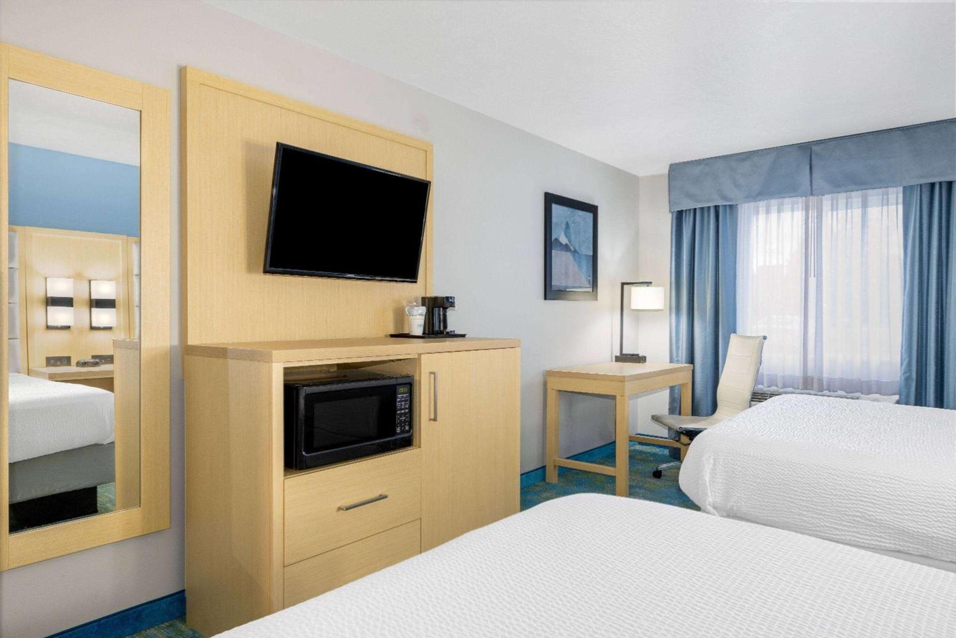 Days Inn by Wyndham Springville photo 16