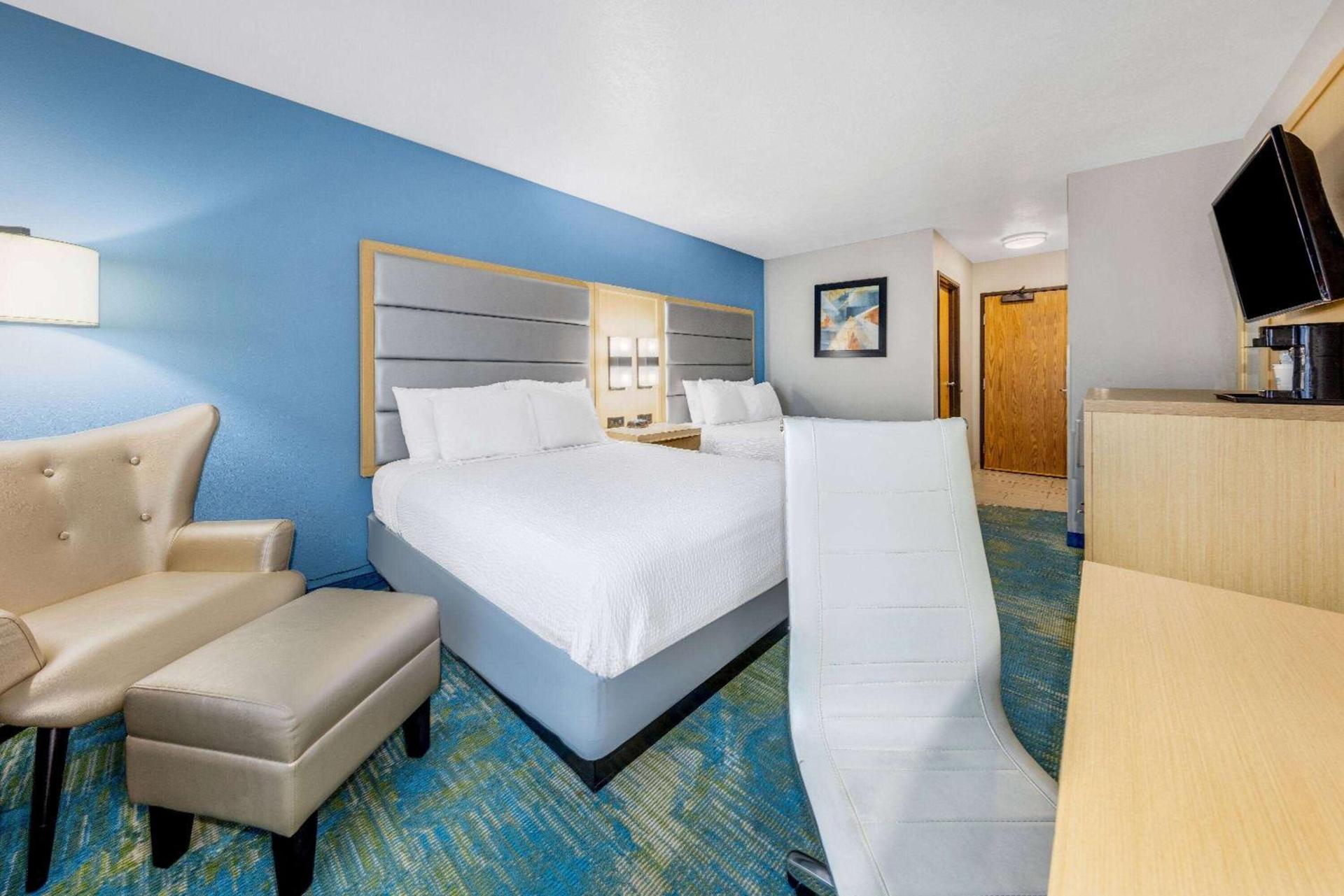 Days Inn by Wyndham Springville photo 15