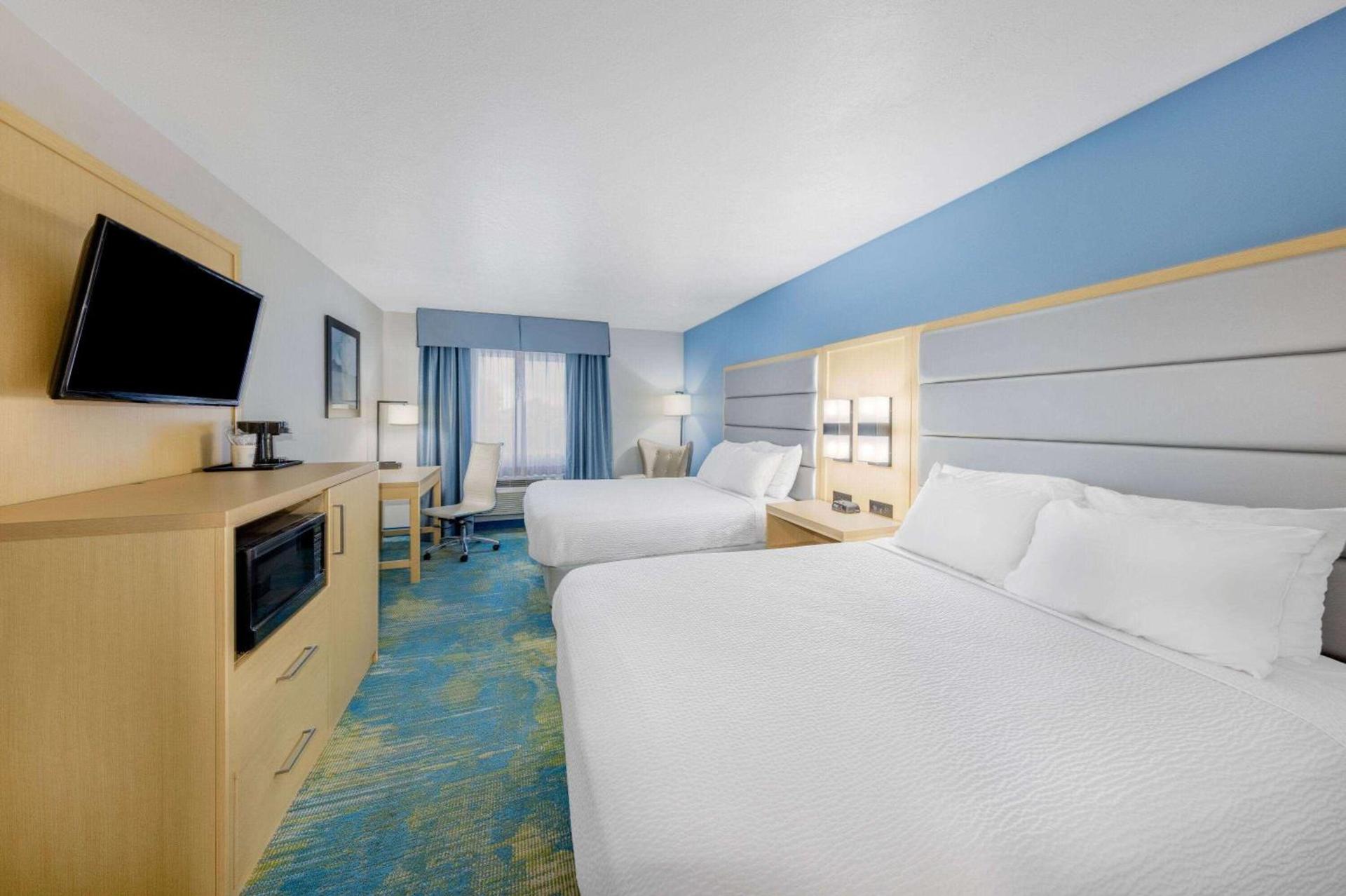 Days Inn by Wyndham Springville photo 17