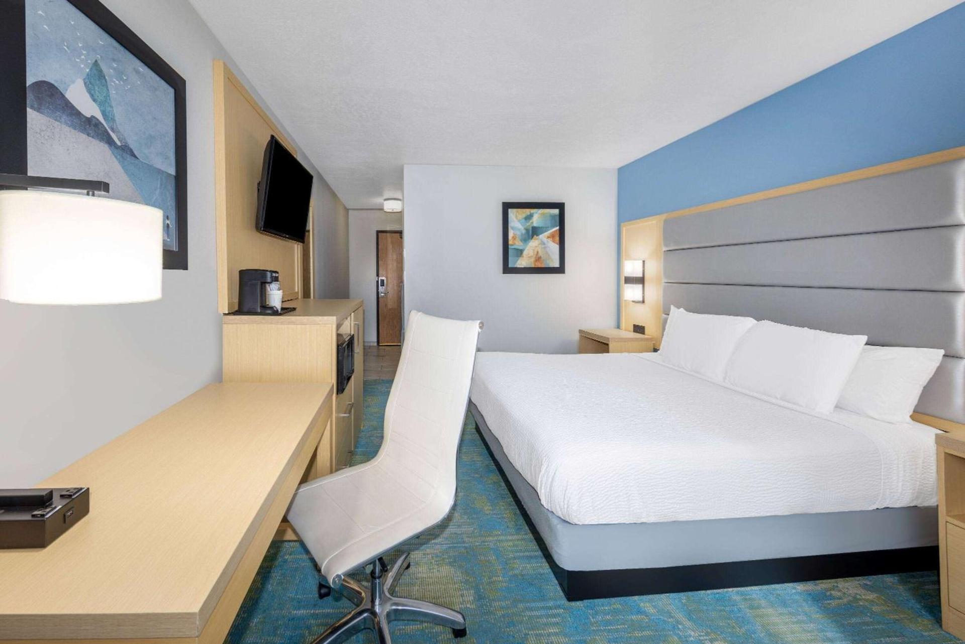 Days Inn by Wyndham Springville photo 18
