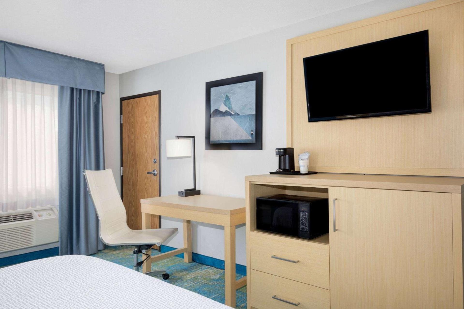 Days Inn by Wyndham Springville photo 19