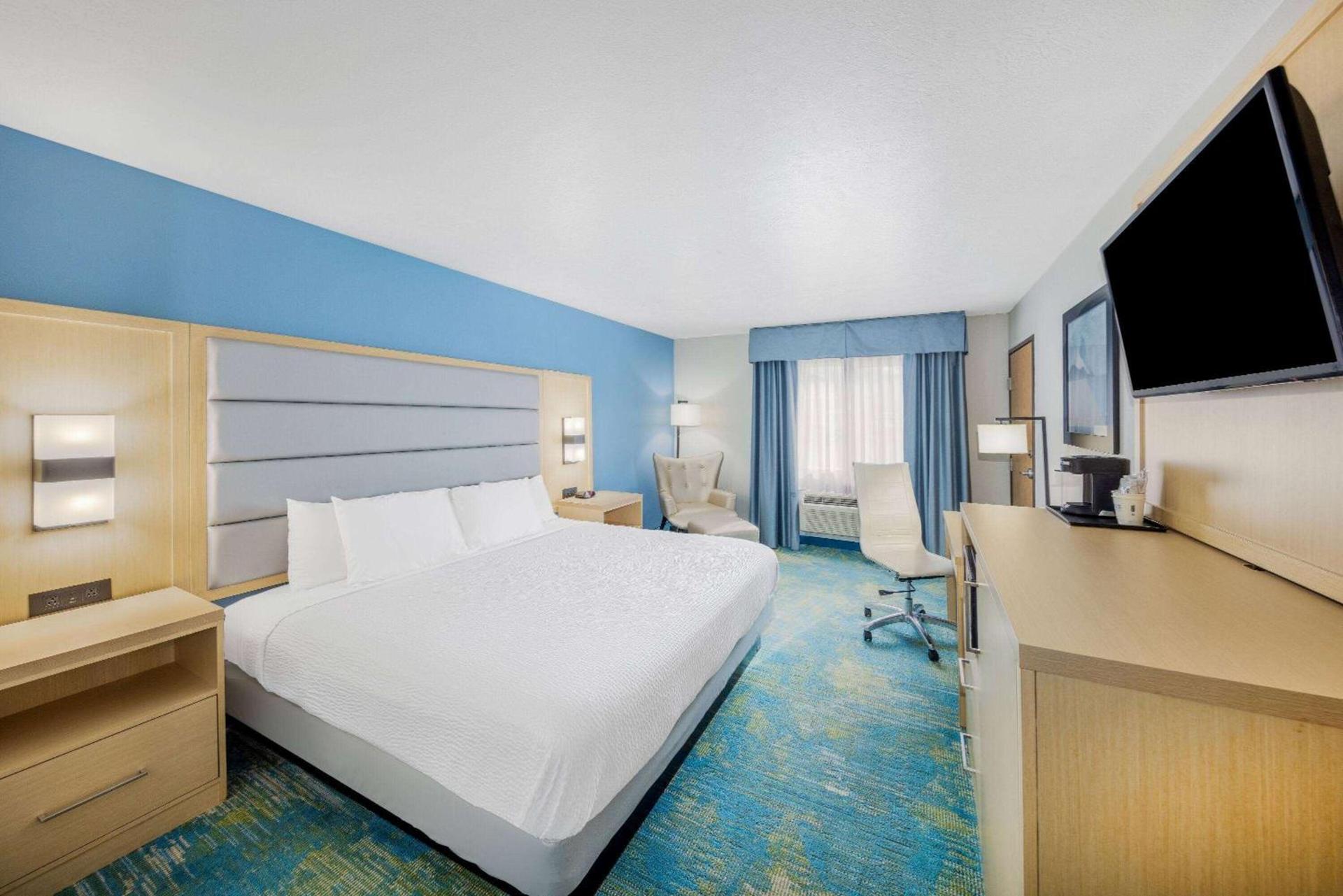 Days Inn by Wyndham Springville photo 20