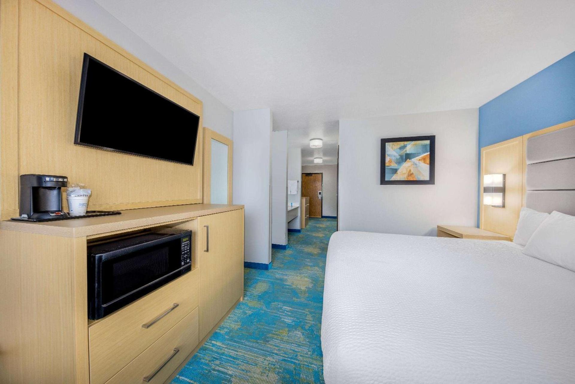 Days Inn by Wyndham Springville photo 21